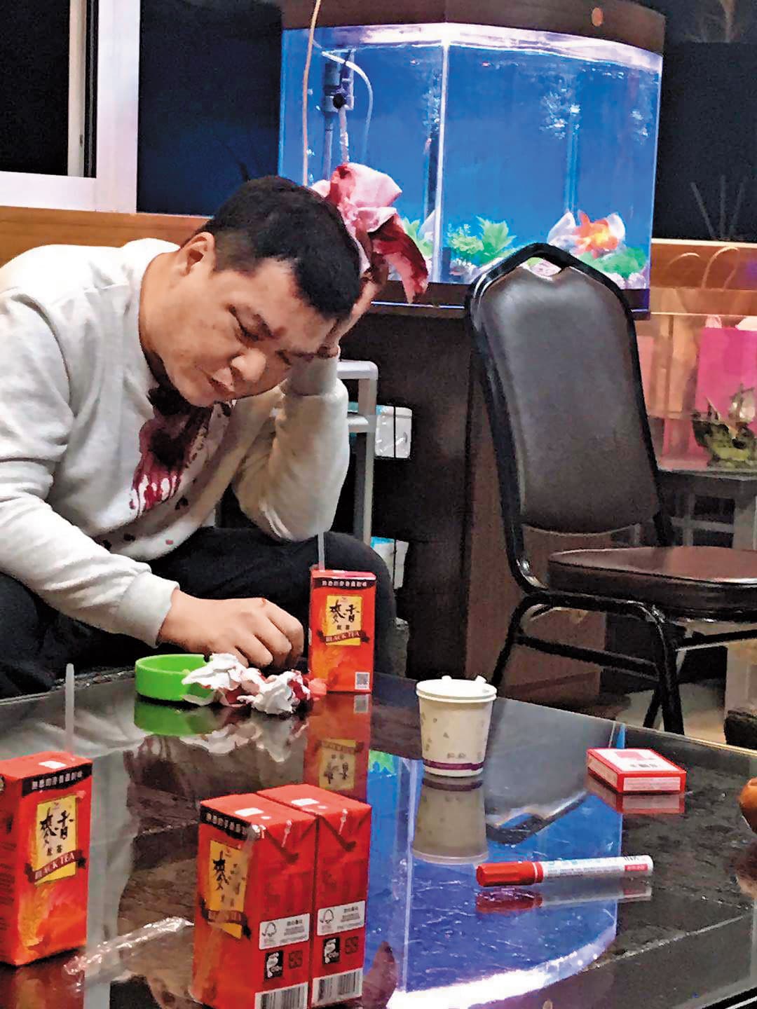 玩德州撲克把把都贏的QQ,被人抓到出千後,同意要吐出600萬元和解。