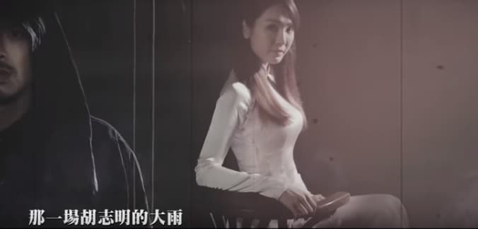 海倫清桃在MV中穿著傳統服裝。(翻攝自MV)