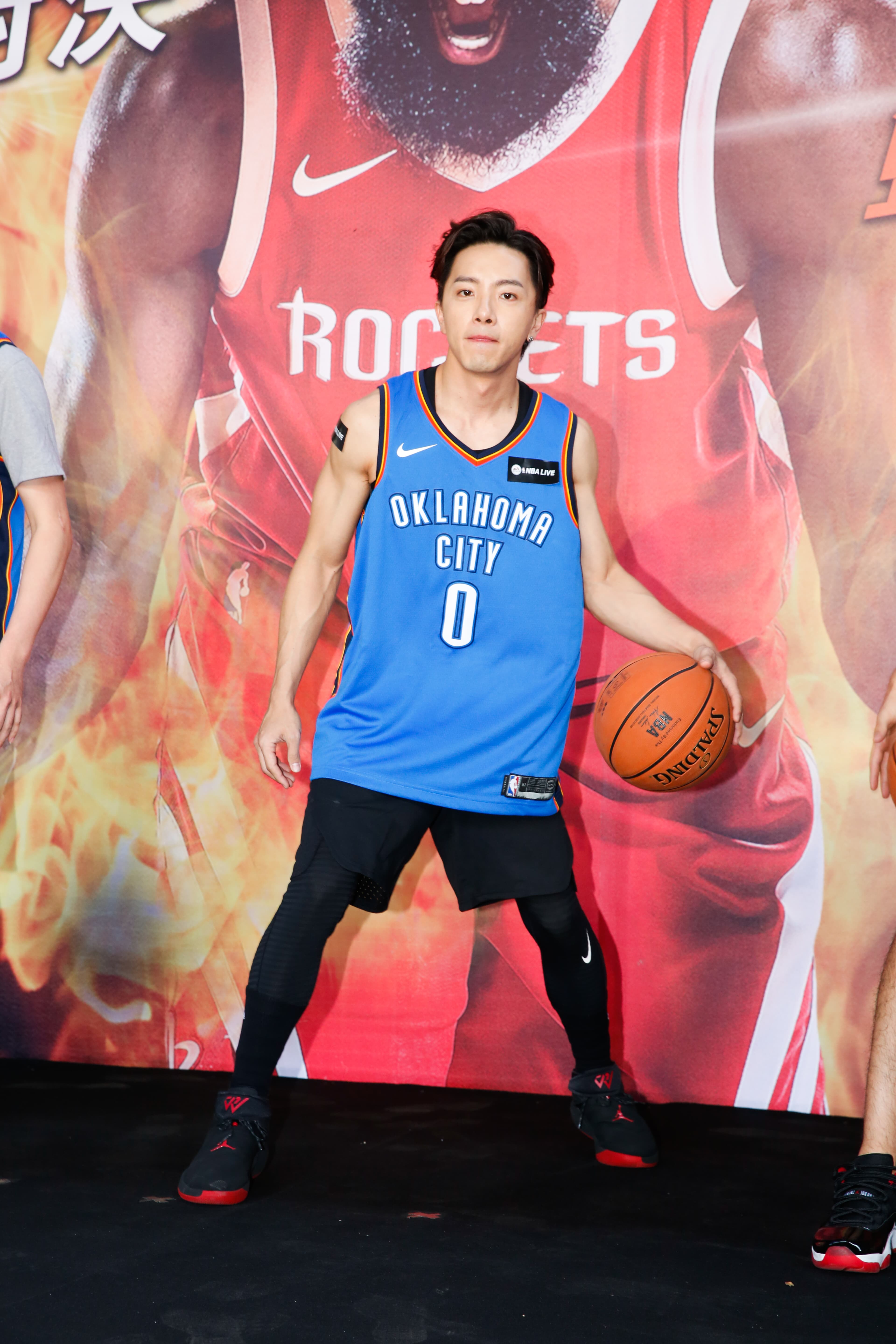 坤達24日出席籃球手遊活動,透露會跟歐弟一起打電玩。