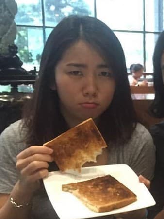黎明過往緋聞全是美女，但阿Wing姿色平庸，出身也不高，或許就是因為是普通人才會獲得黎明疼愛。