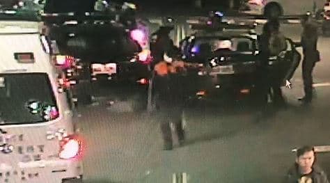 警方清查身分發現，楊男為詐欺通緝犯。（翻攝黑色豪門企業臉書）