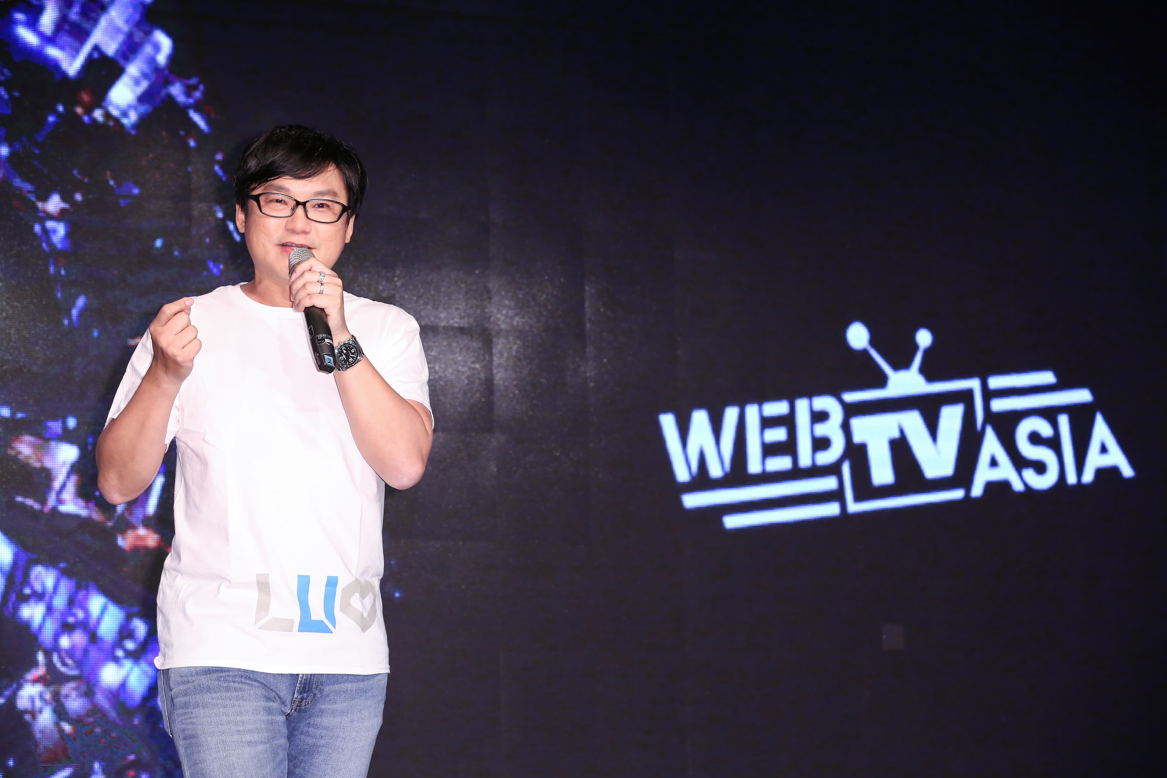 WebTVAsia集團總裁Fred著迷於台灣網路創作者的熱情與創作力,結合LUVE APP給他們一個影音平台。