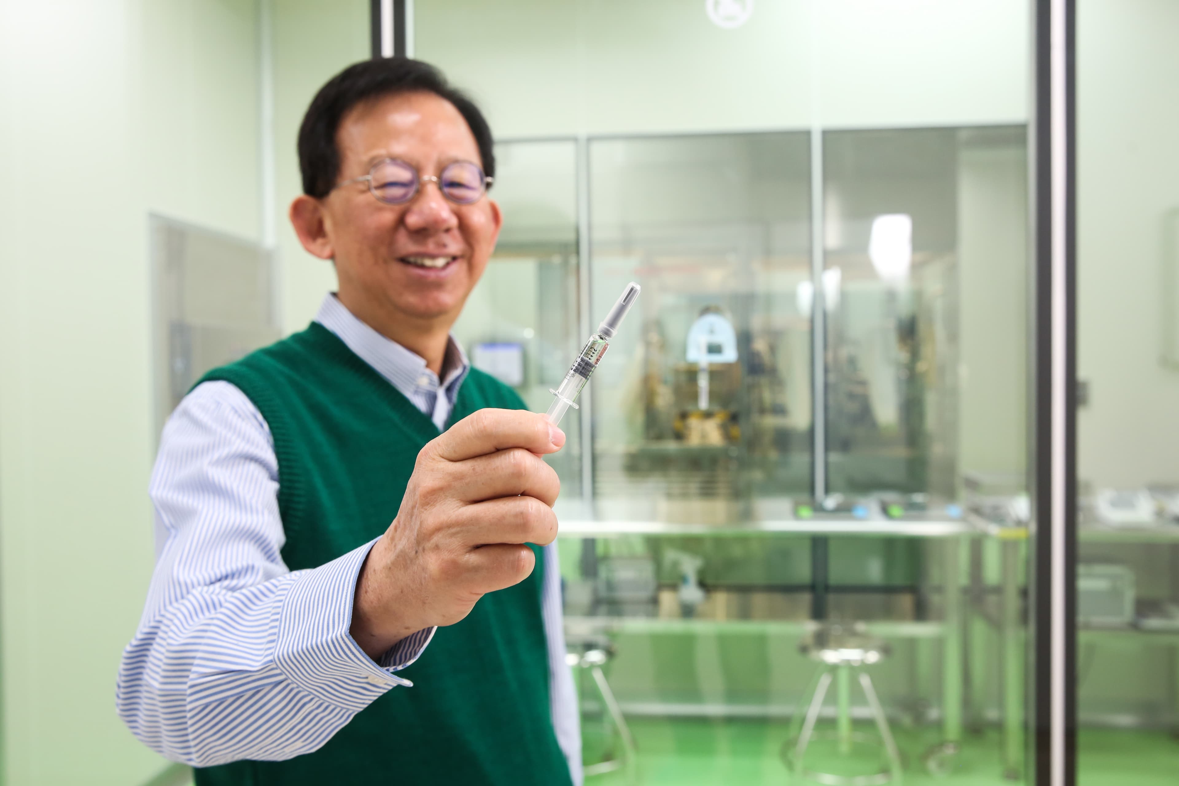 高端是國內第一座具量產能力的PIC/S GMP規格細胞培養疫苗工廠,目前在東南亞市場中呈現技術領導角色,近期將上櫃掛牌,成為生技股中唯二疫苗廠。
