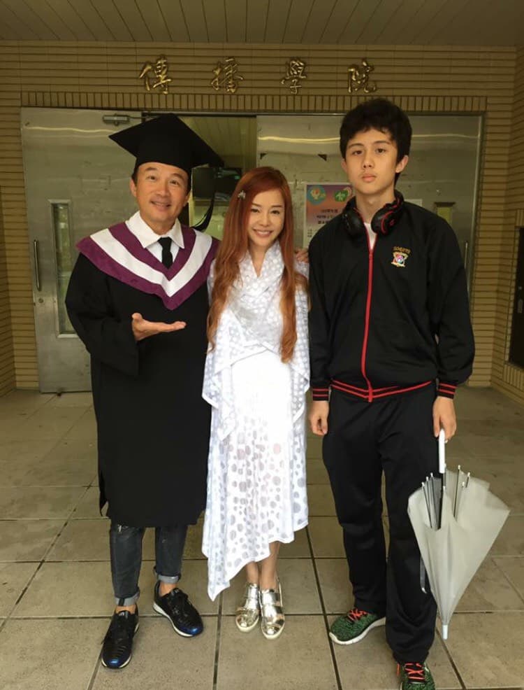 狄鶯與孫鵬半個月都在美國處理兒子孫安佐涉嫌恐攻一事。(翻攝自孫鵬臉書)