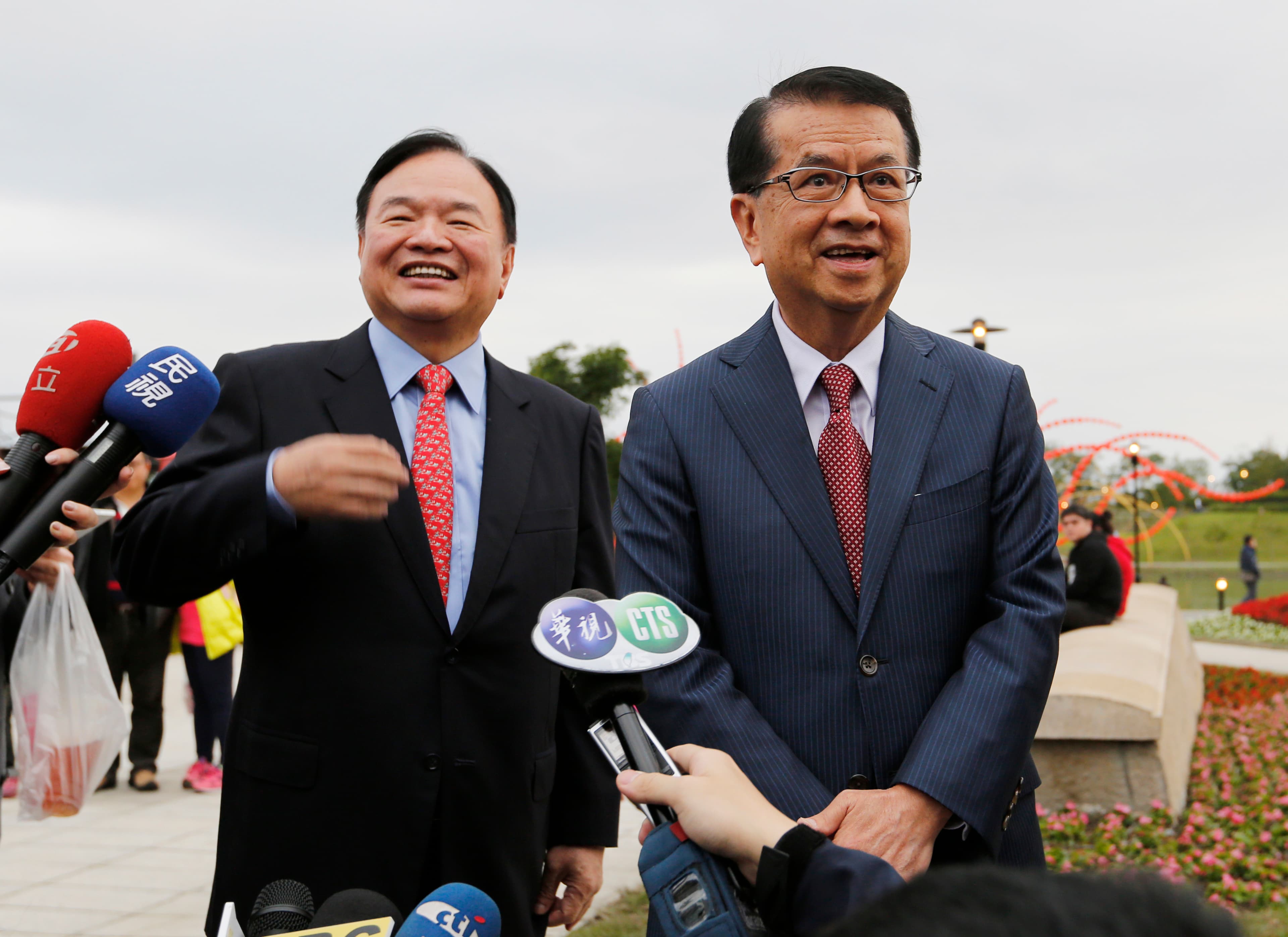 以徐重仁（右）為首的「小七幫」，成功改變全聯形象、讓門市有新面貌。