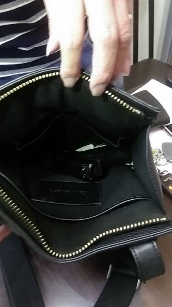 警方於背包內查獲槍彈。(警方提供)