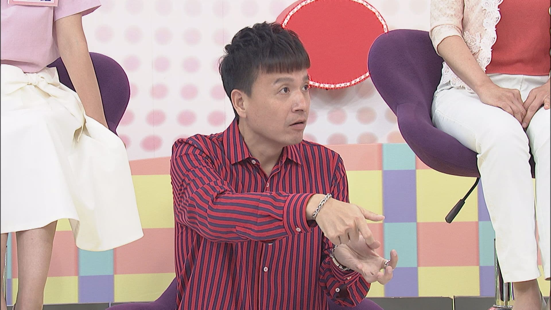 小鐘全身經常這痠那痛，感覺很像老人。（中天提供）