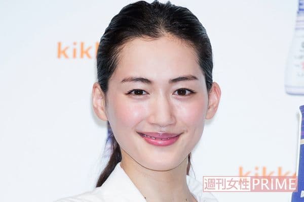 傳出綾瀨遙單戀Taka很深很深。(翻攝《週刊女性》)