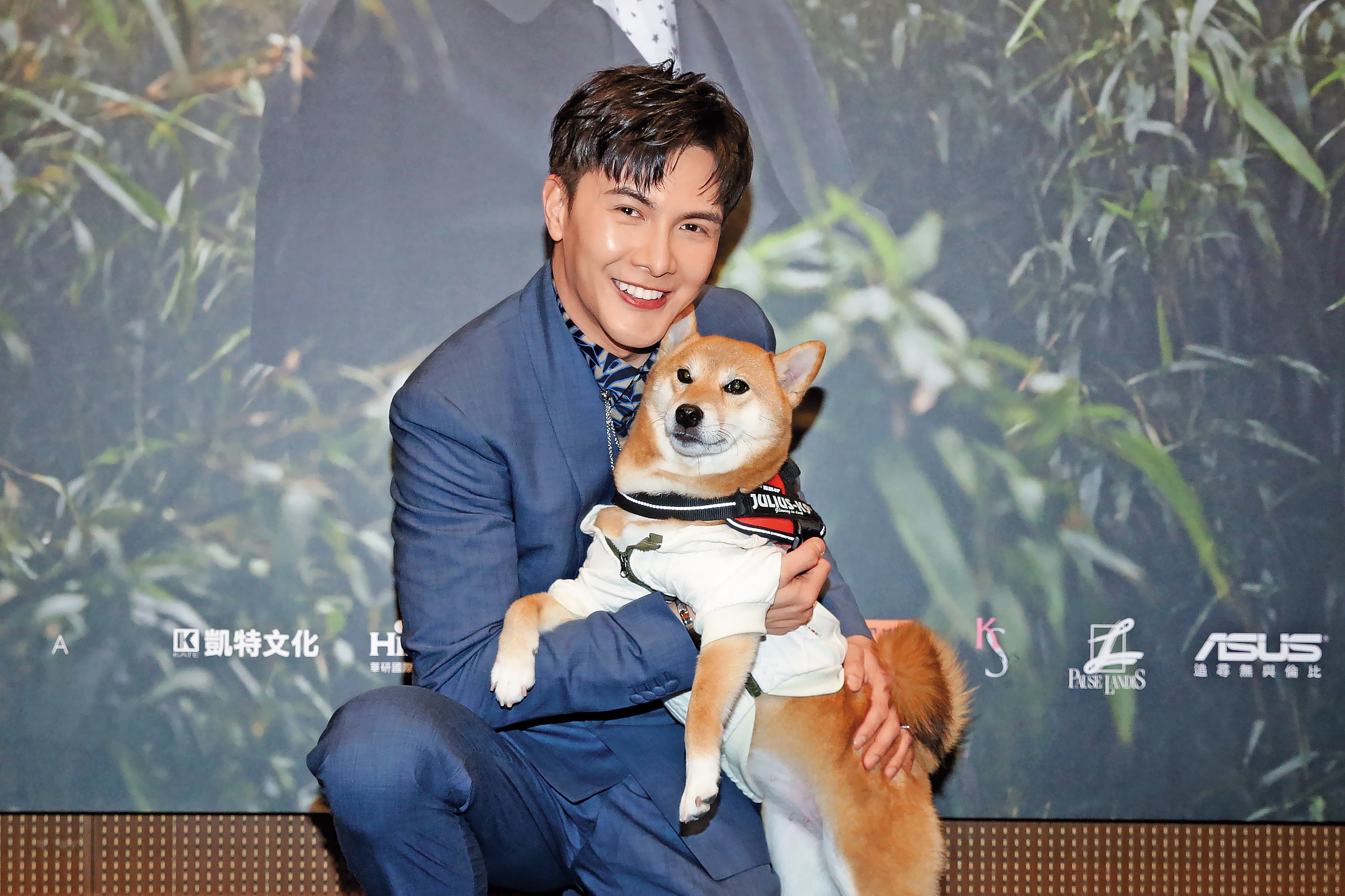 謝佳見曾帶著愛犬出席自己的新書記者會。