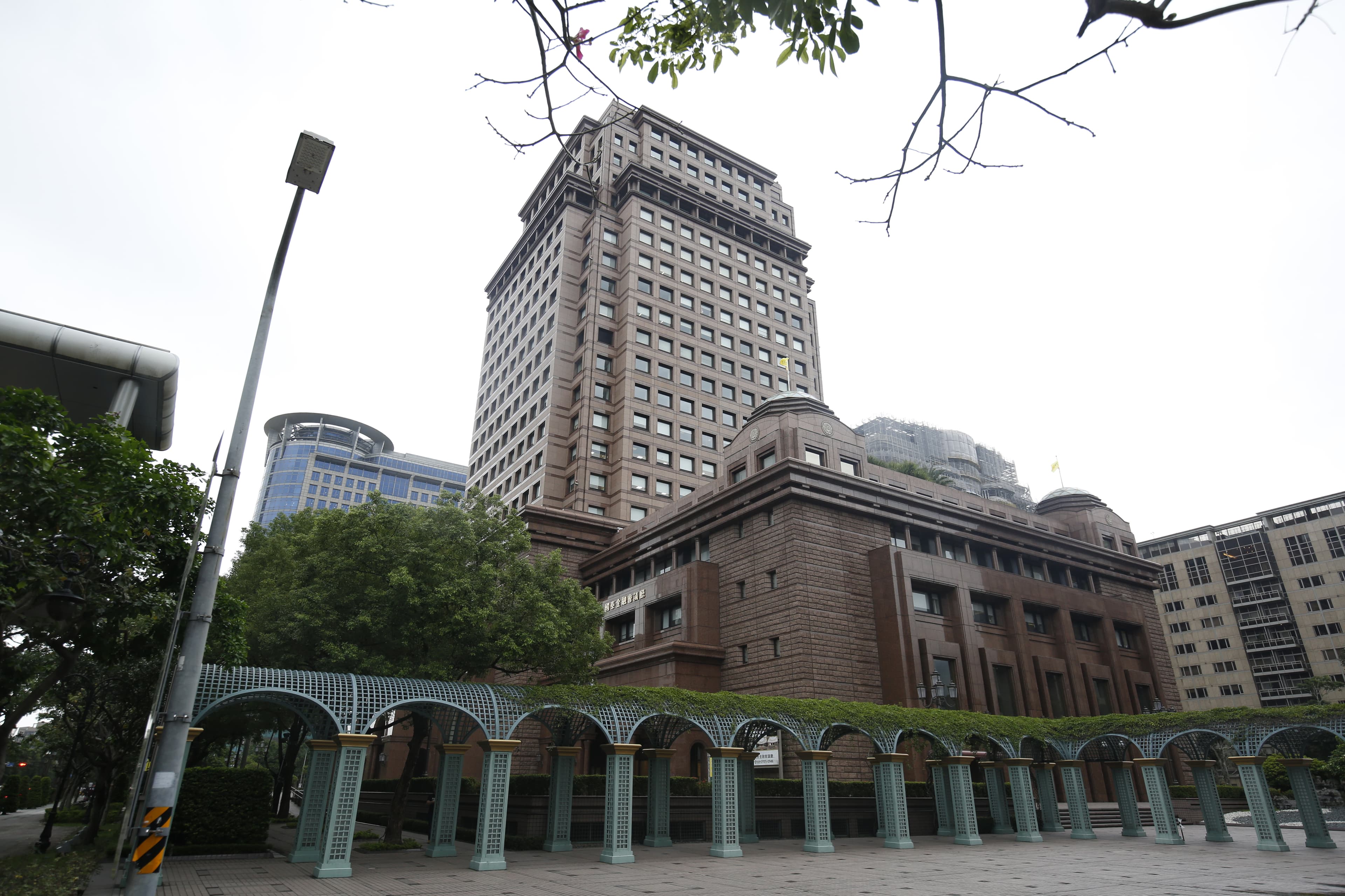 佃農起家的霖園蔡家，是國內兩大金控國泰（圖）和富邦金的前身。
