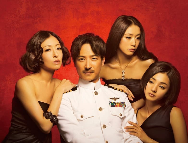 松雪泰子(左起)、堺雅人、中村優子與滿島光主演的《結婚詐欺師》由吉田大八與香川正人共同改編劇本。(金馬影展提供)