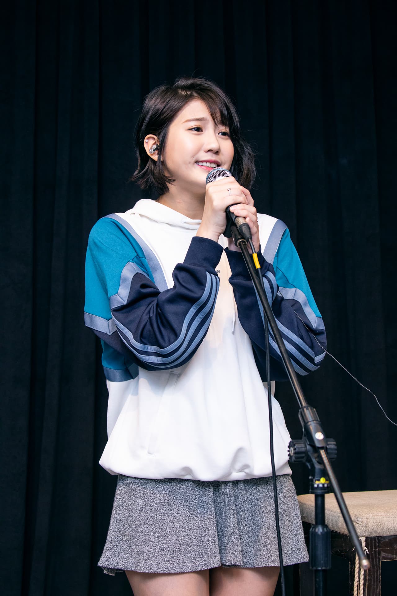四葉草為演唱會彩排,頂著新剪的短髮造型亮相。(寬宏藝術)