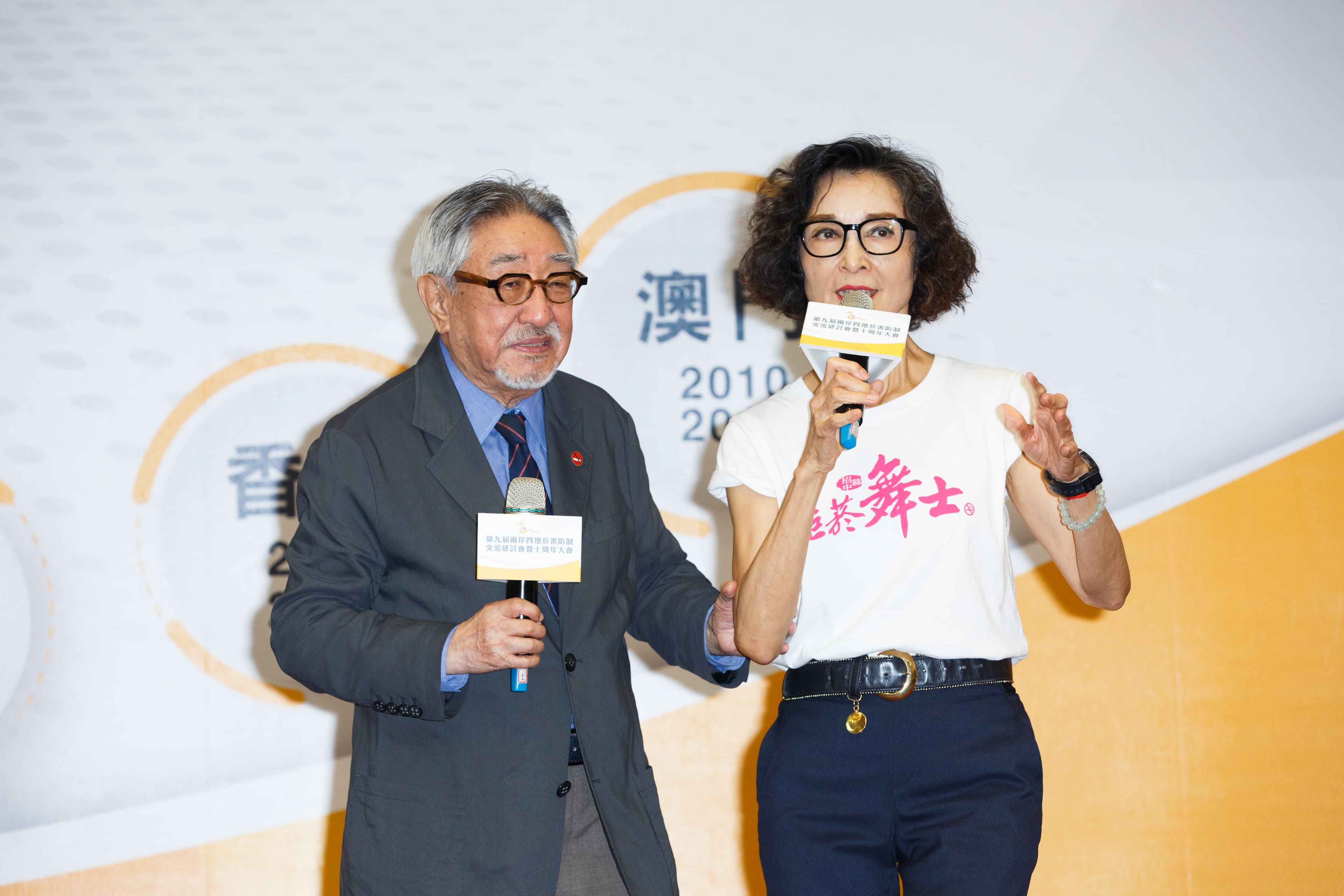 中年戒菸後,孫越全力投入反菸運動至今,直到去年86歲了仍出席反菸活動。