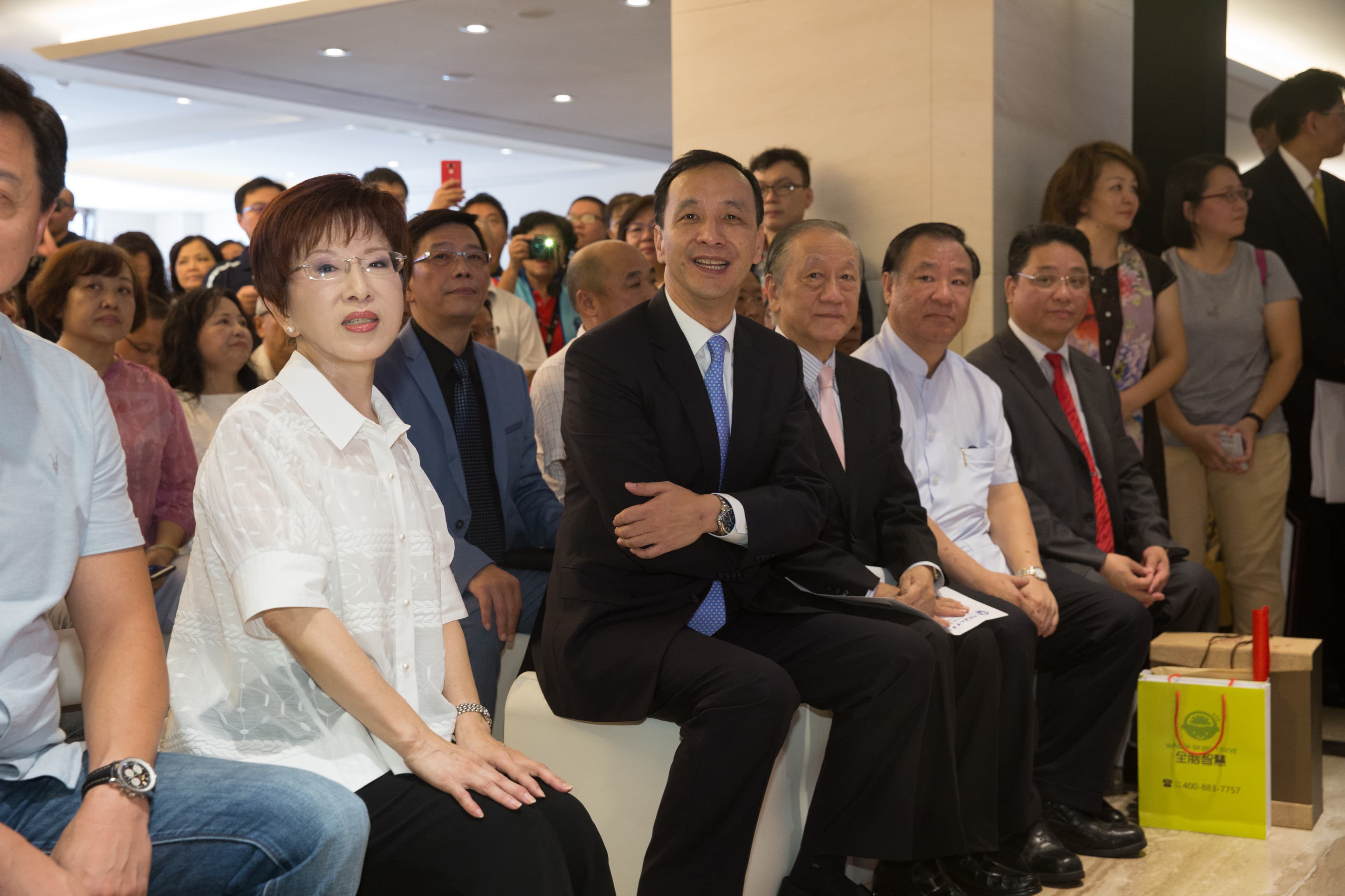 前國民黨主席洪秀柱、朱立倫最近以輔選之名勤跑全台,卻傳出目的是為年底的主席補選鋪路。