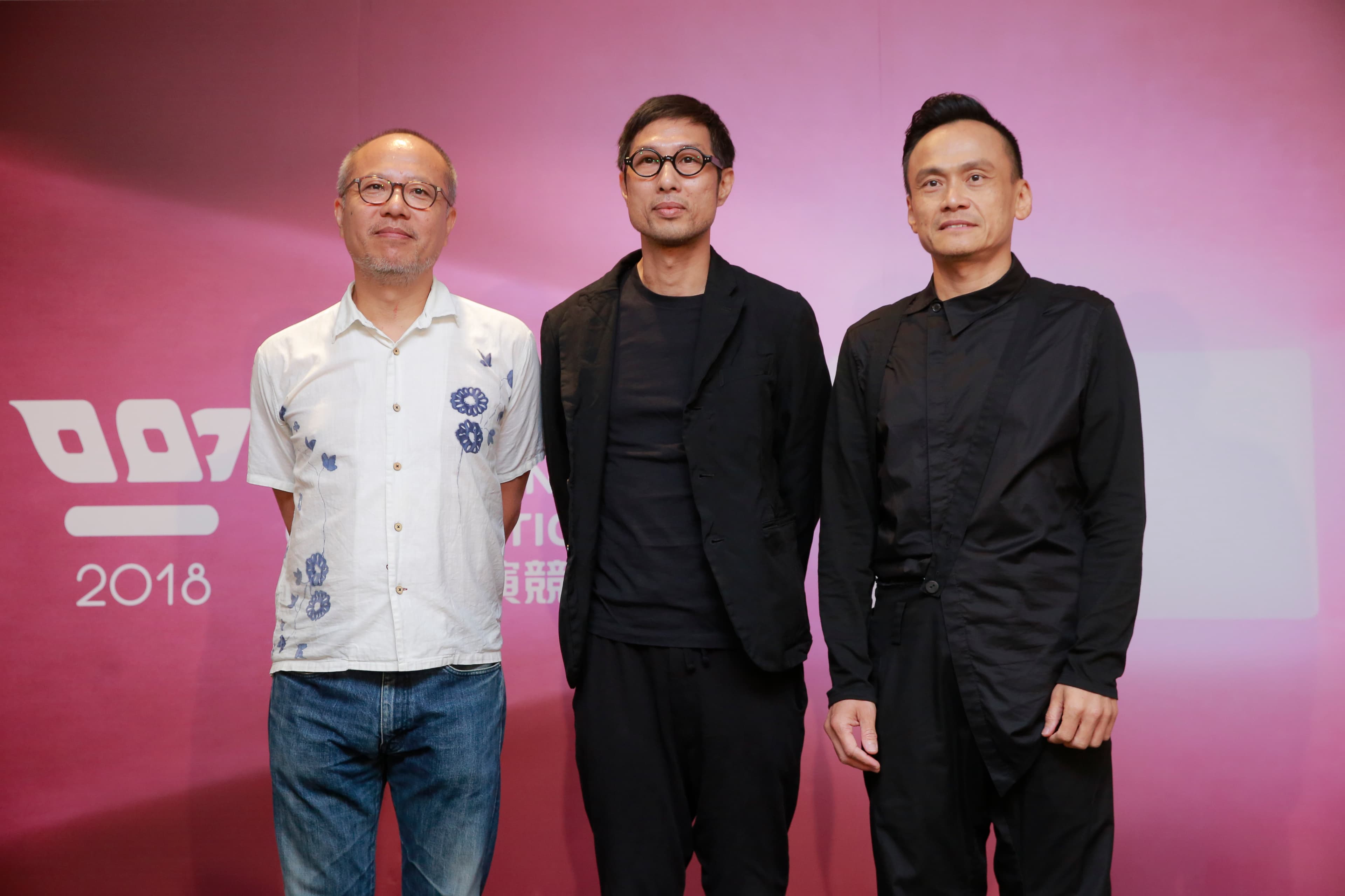 鍾孟宏(左)以監製與攝影的身分,力挺導演黃榮昇(中)拍出《小美》,陳以文(右)是片中演員。