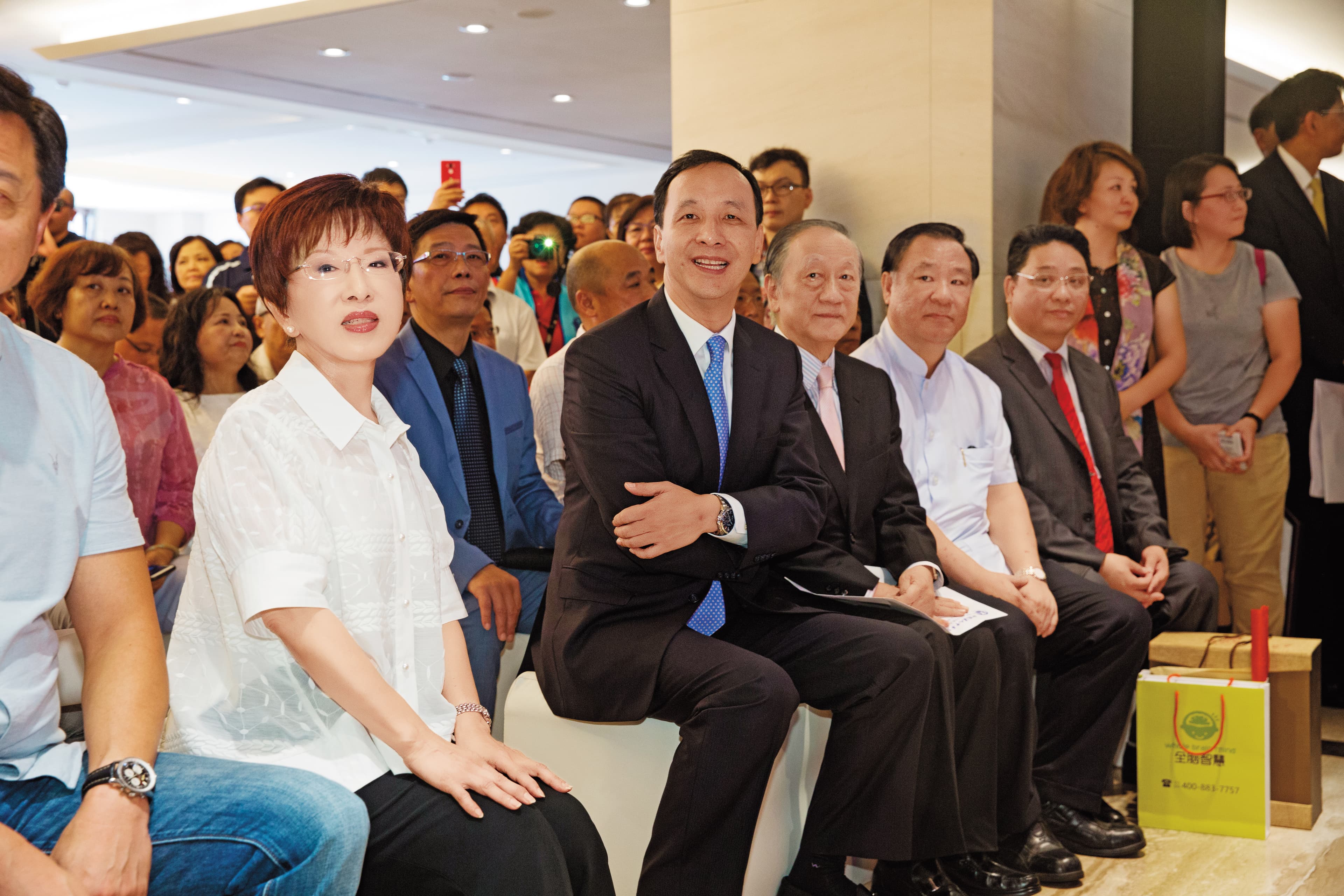 前國民黨主席洪秀柱、朱立倫最近以輔選之名勤跑全台,卻傳出目的是為年底的主席補選鋪路。