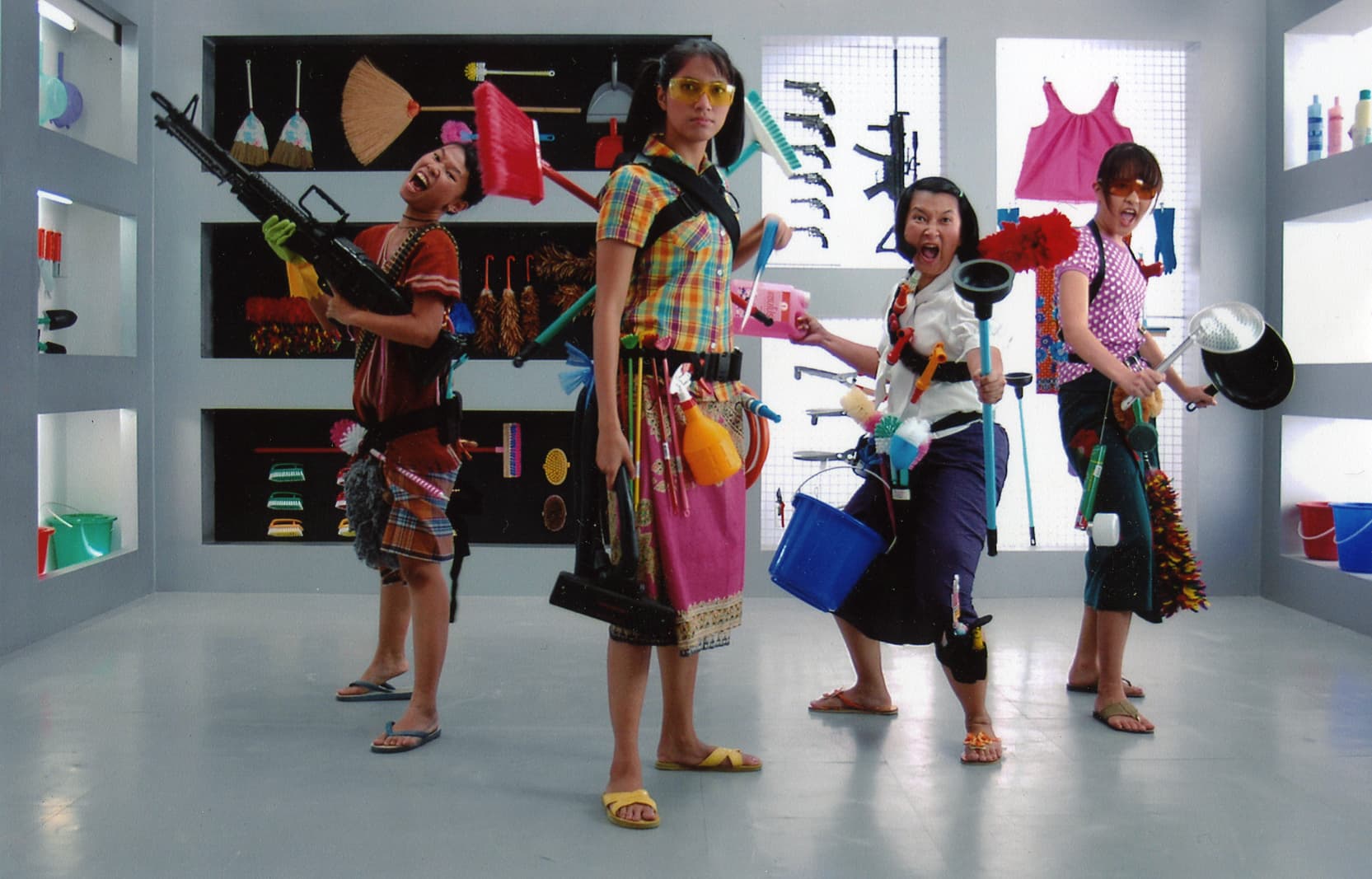 曾拍過2部《人妖打排球》的導演導演翁乙湯伉棟,繼續在《女傭大間諜》發揚惡搞顛覆手法。(台北電影節提供)