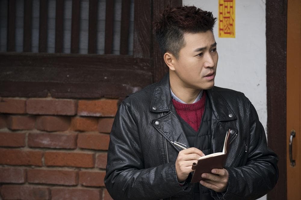 金鍾旼在節目中傻氣認真,但卻不斷被眾人吐槽。(Netflix提供)