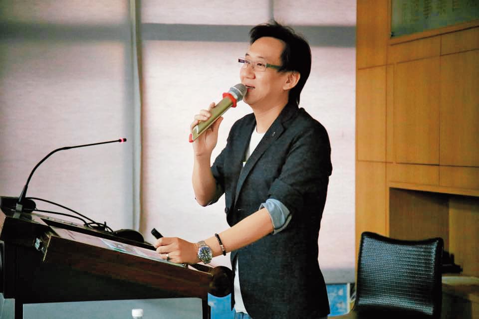 常立欣是年代節目部副總,也是寇乃馨「倒數第二個男友」。(翻攝自遠東科技大學臉書)