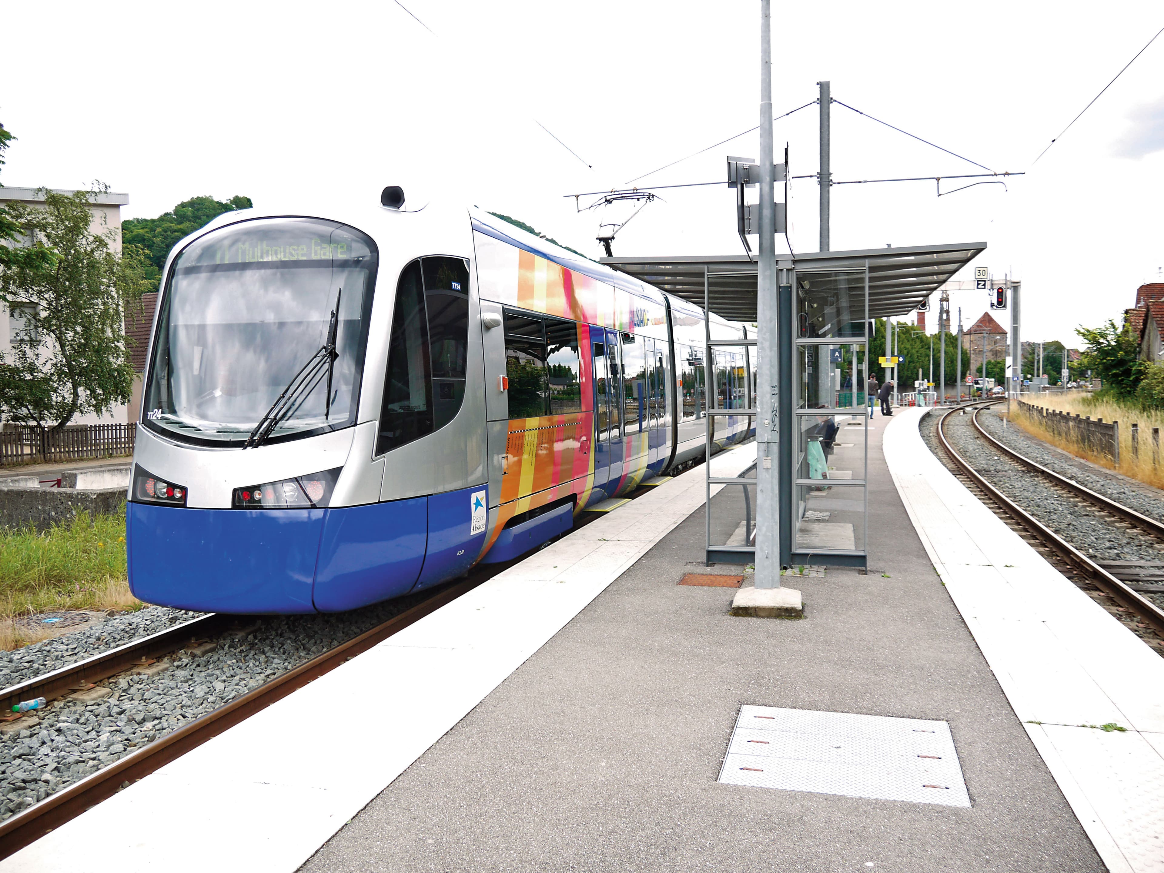 基隆輕軌擬採用歐洲Tram-Train系統。圖為法國輕軌。(交通部鐵工局提供)