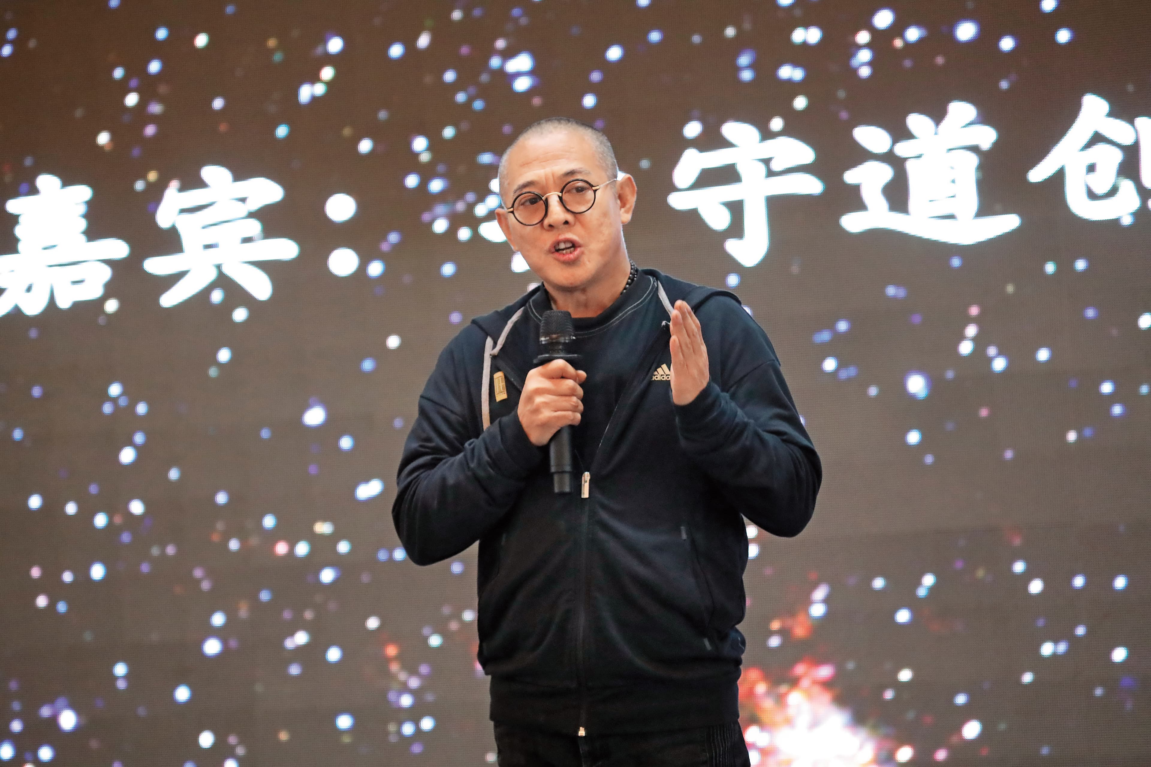 雖然是動作明星,李連杰卻博學又有智慧,聽他說話感受到每個字都從心裡掏出來的真誠,很難不被打動。(東方IC)