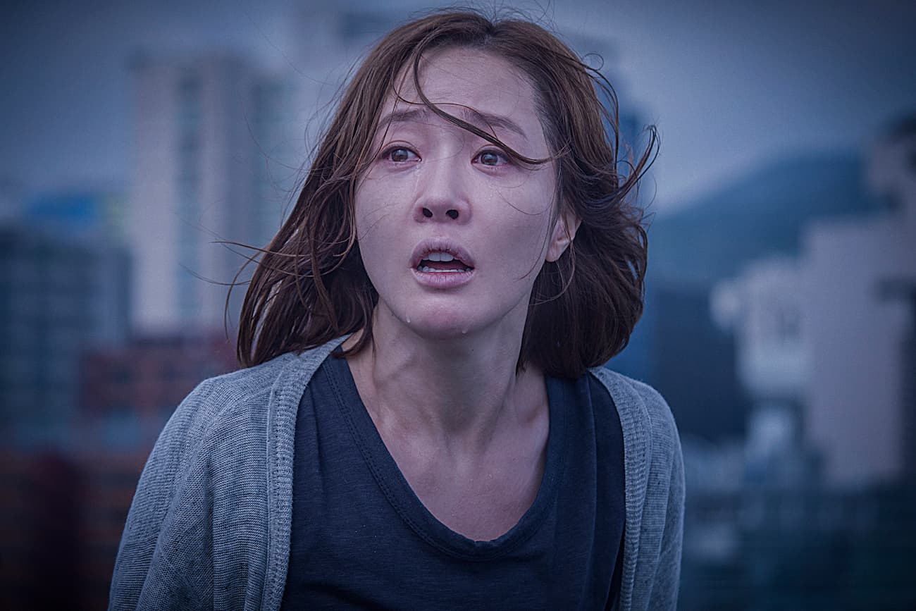 嚴智苑扮演焦急尋女、內外兩頭燒的離婚職業婦女。(華聯提供)