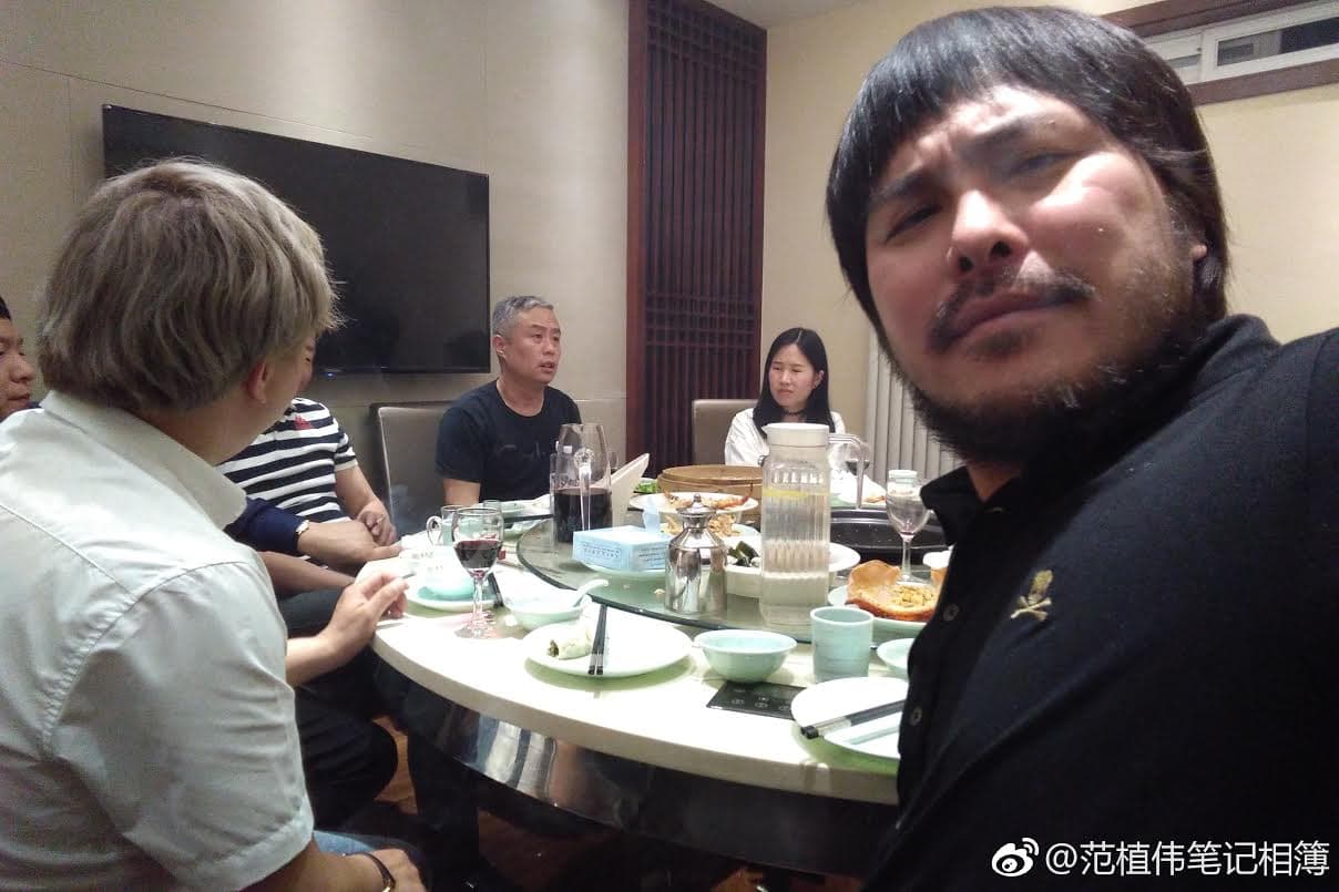 消失台灣演藝圈的范植偉改往大陸發展，他在微博貼出近照，爆肥模樣與以往簡直像是兩個人。（翻攝自范植偉微博）