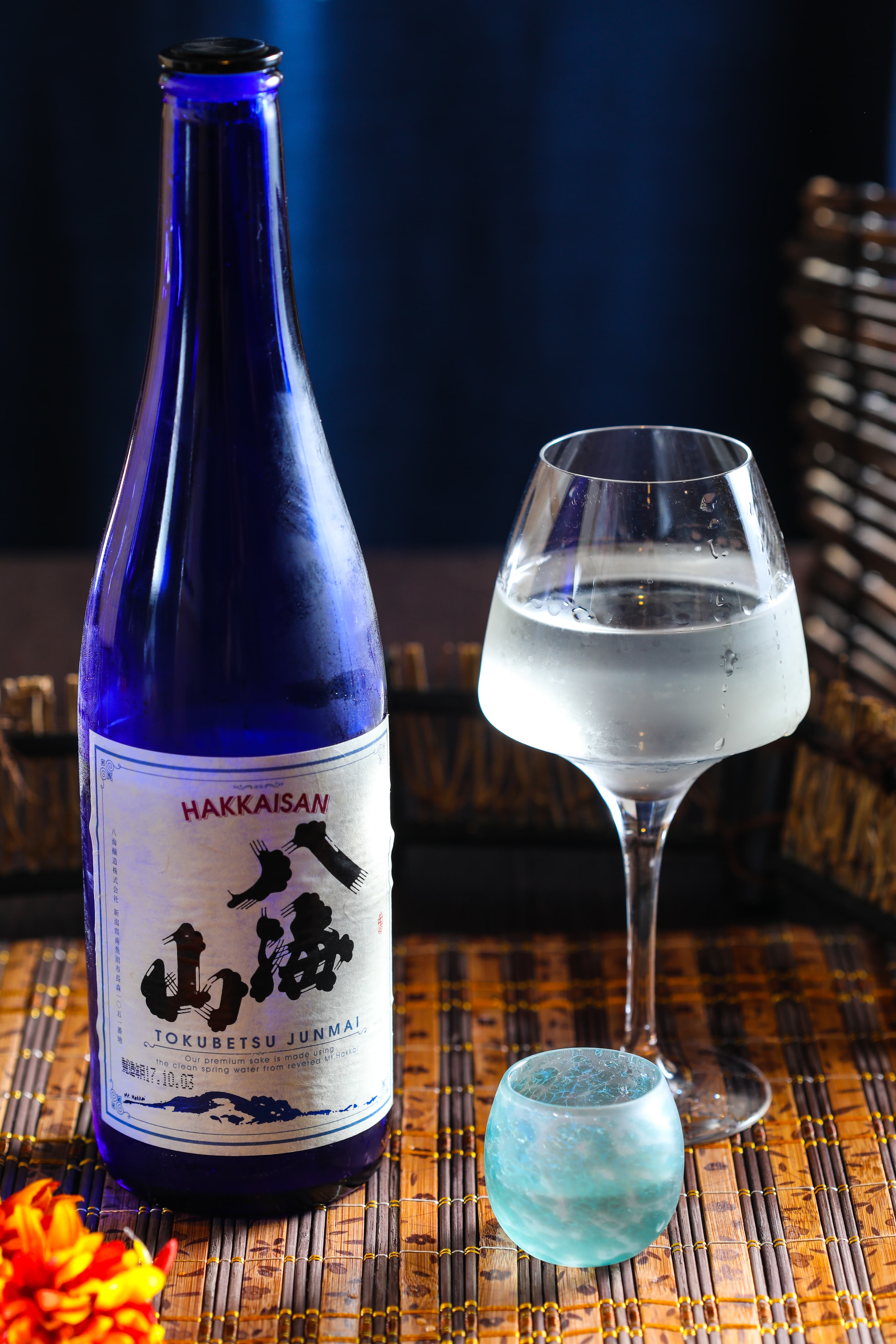 以雪室貯藏聞名的八海山酒造,旗下的「特別純米」酒體也維持淡軟乾淨,入喉順暢解膩的一貫風格。(1,260元/720ml,開元食品/c!ty’super)