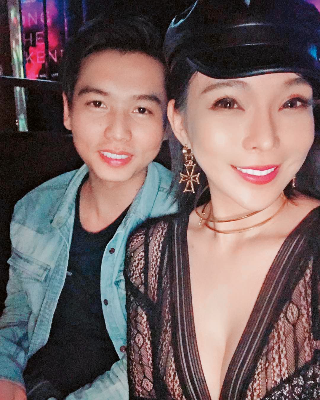 牛奶兒(右)早在4月底,即在IG分享與新男友的自拍照,但未明說男方身分。(翻攝自牛奶兒IG)
