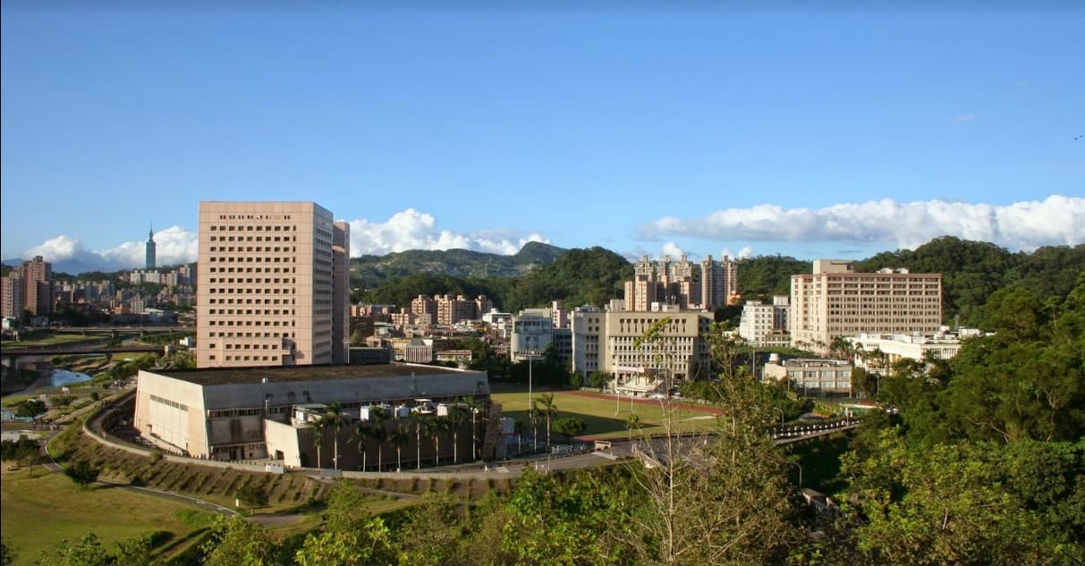 政大校園傳出偷拍事件。（翻攝網路）