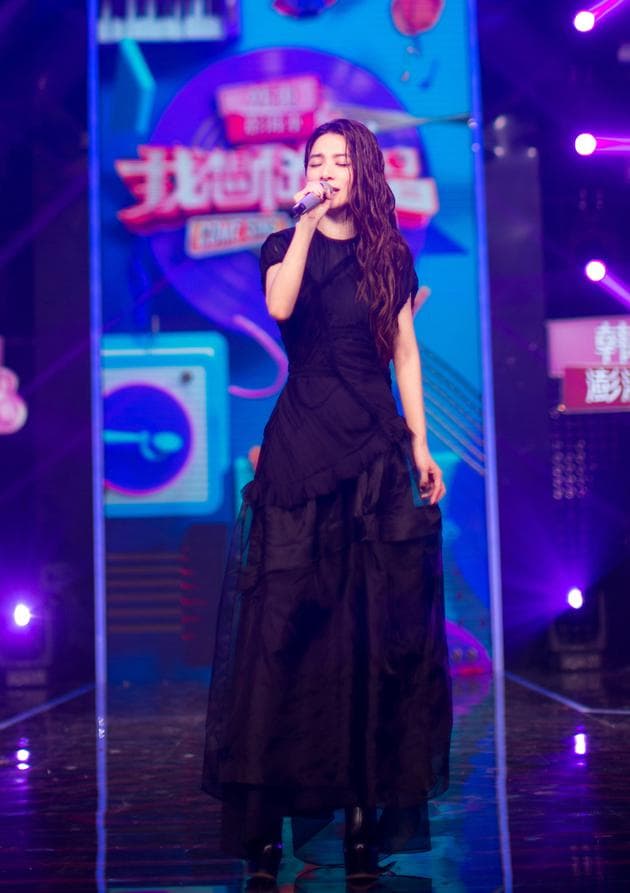 在節目中田馥甄唱得非常投入,歌聲十分動聽。(翻攝自新浪娛樂)