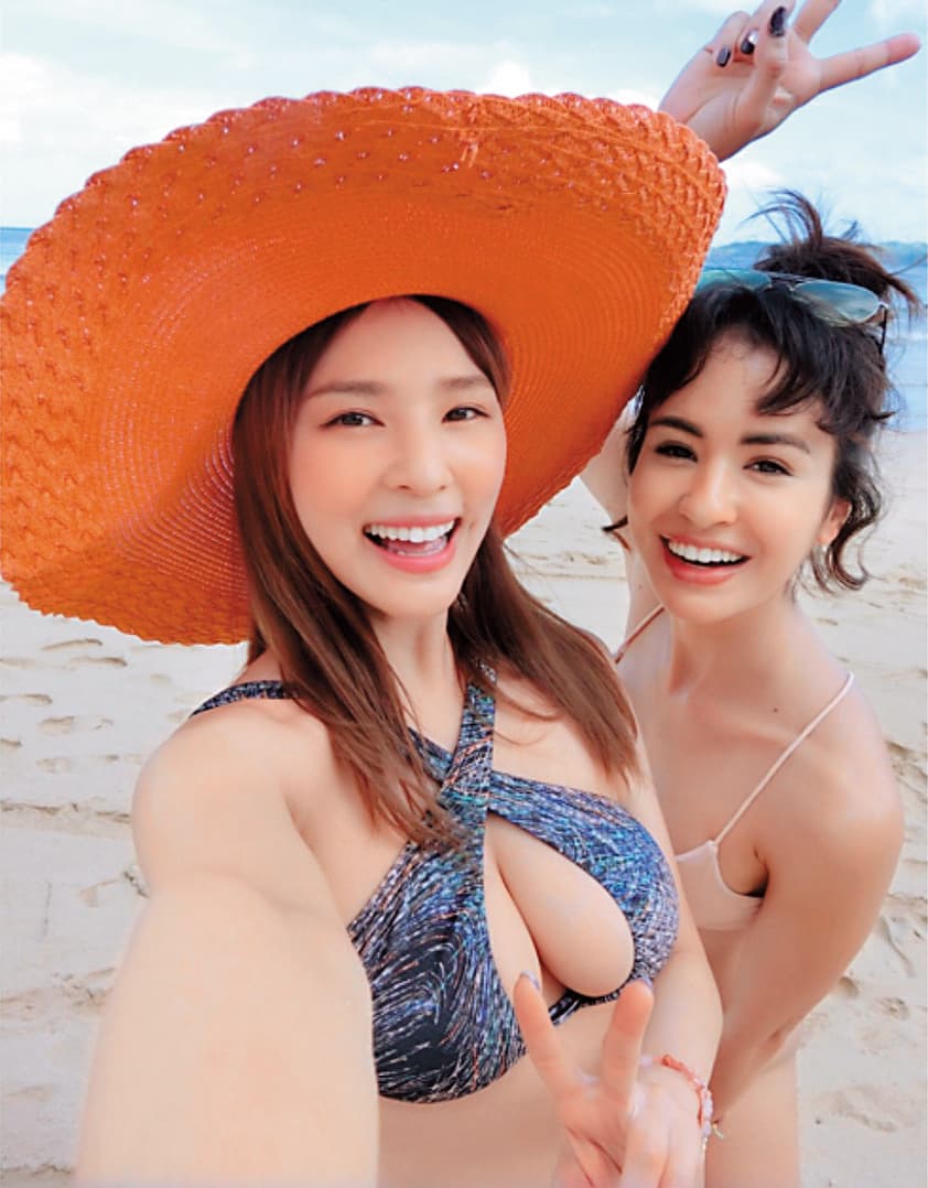 熊熊(左)笑容甜美上圍豐滿,是許多男人的女神。(翻攝自熊熊IG)