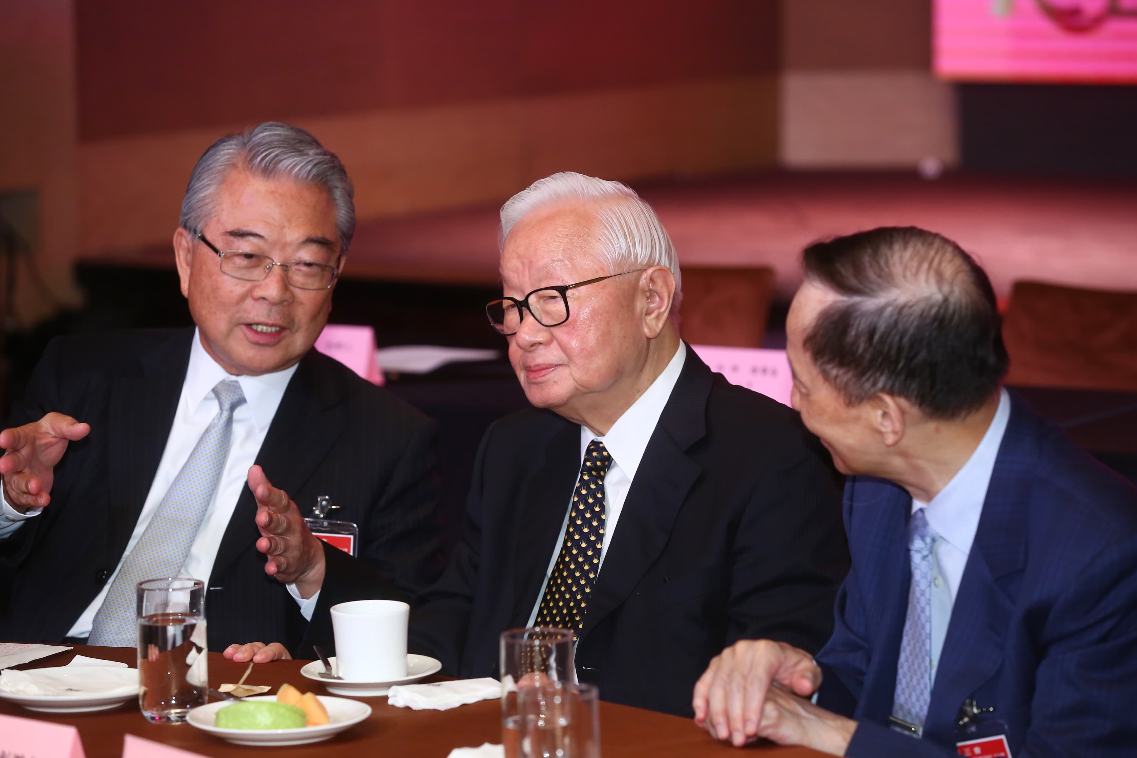 張忠謀在6月5日退休後,今天首度到三三會以「企業經營的心得」為題進行演講。