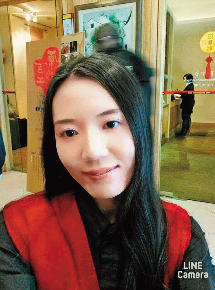 董念台的嫩妻黃逸珊今年35歲,是一名金融業上班族。(董念台提供)