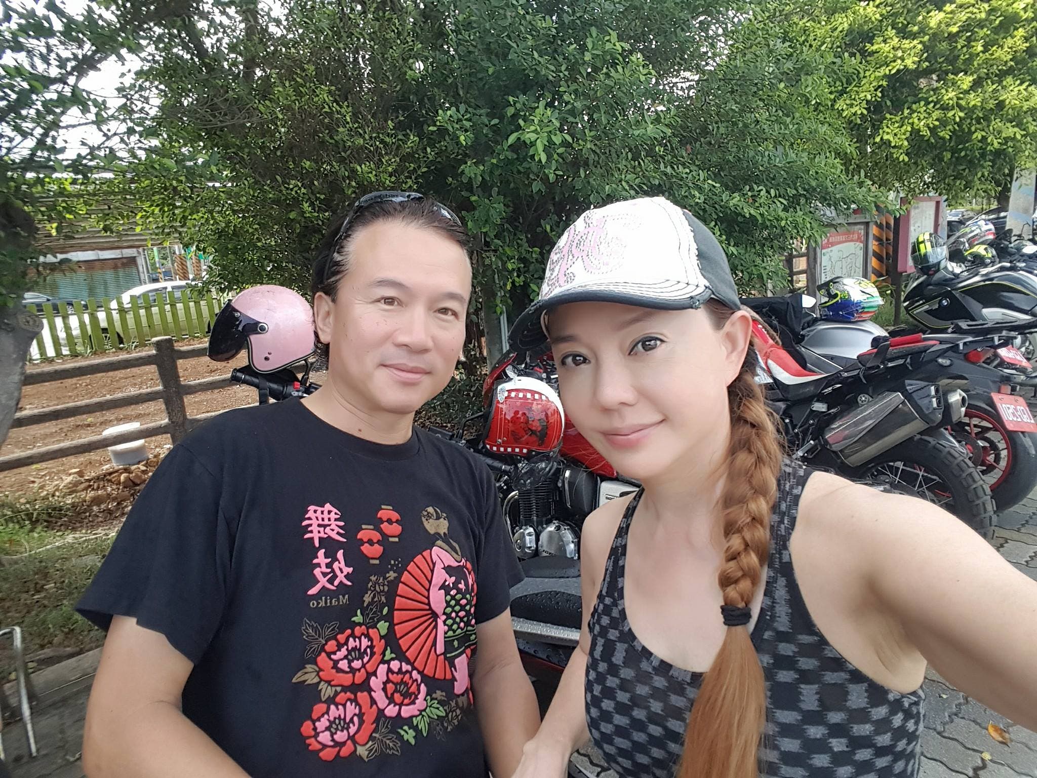 孫鵬與狄鶯為兒子孫安佐官司,耗費心力。(翻攝自狄鶯臉書)