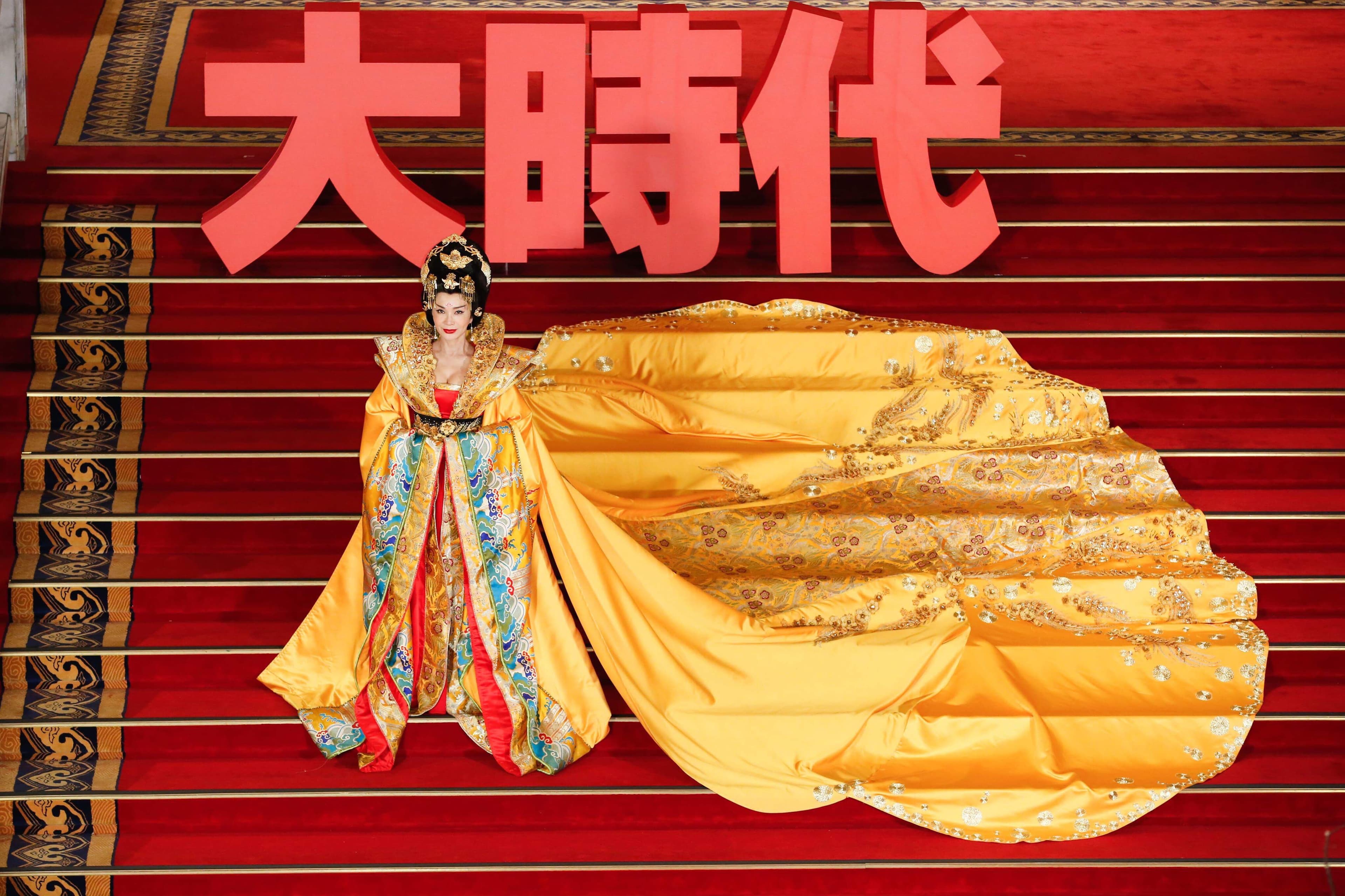 陳美鳳飾演武則天,氣宇非凡。