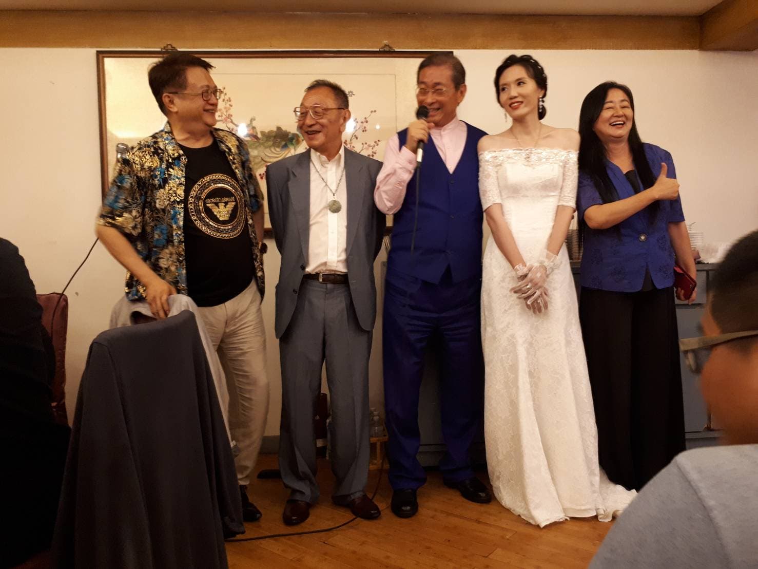 統促黨總裁張安樂(中)替董念台夫妻證婚,美食家梁幼祥(左1)擔任婚禮主持人。