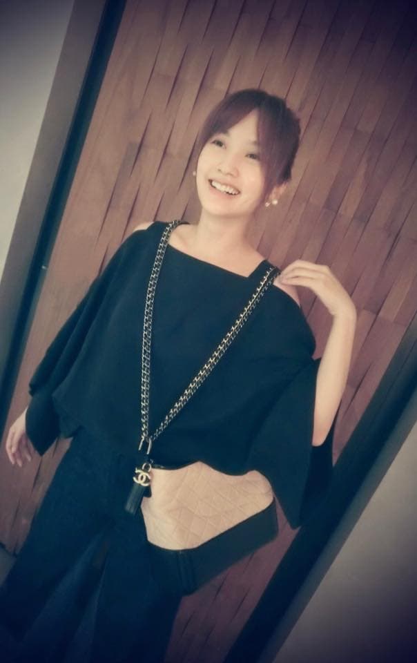 楊丞琳在生日時收到香奈兒包,還開心拍照留念。(翻攝自楊丞琳臉書)