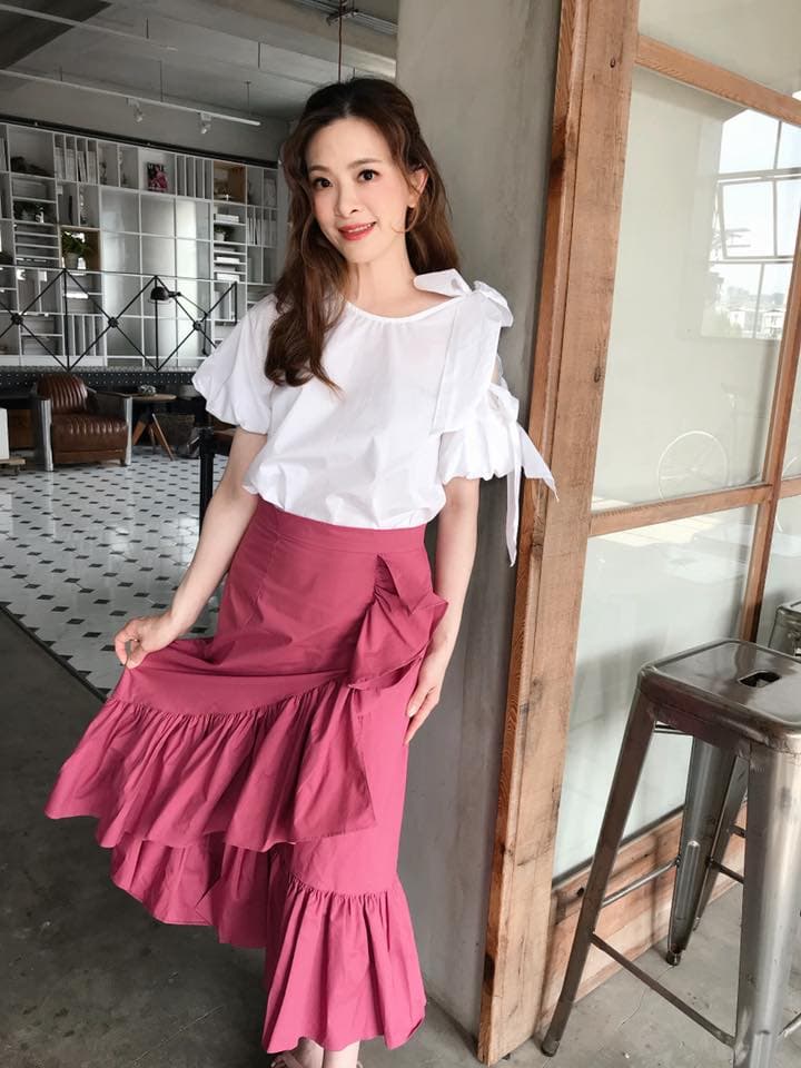 劉真非常得老公辛龍疼愛,也經常收到名牌包禮物。(翻攝自劉真臉書)