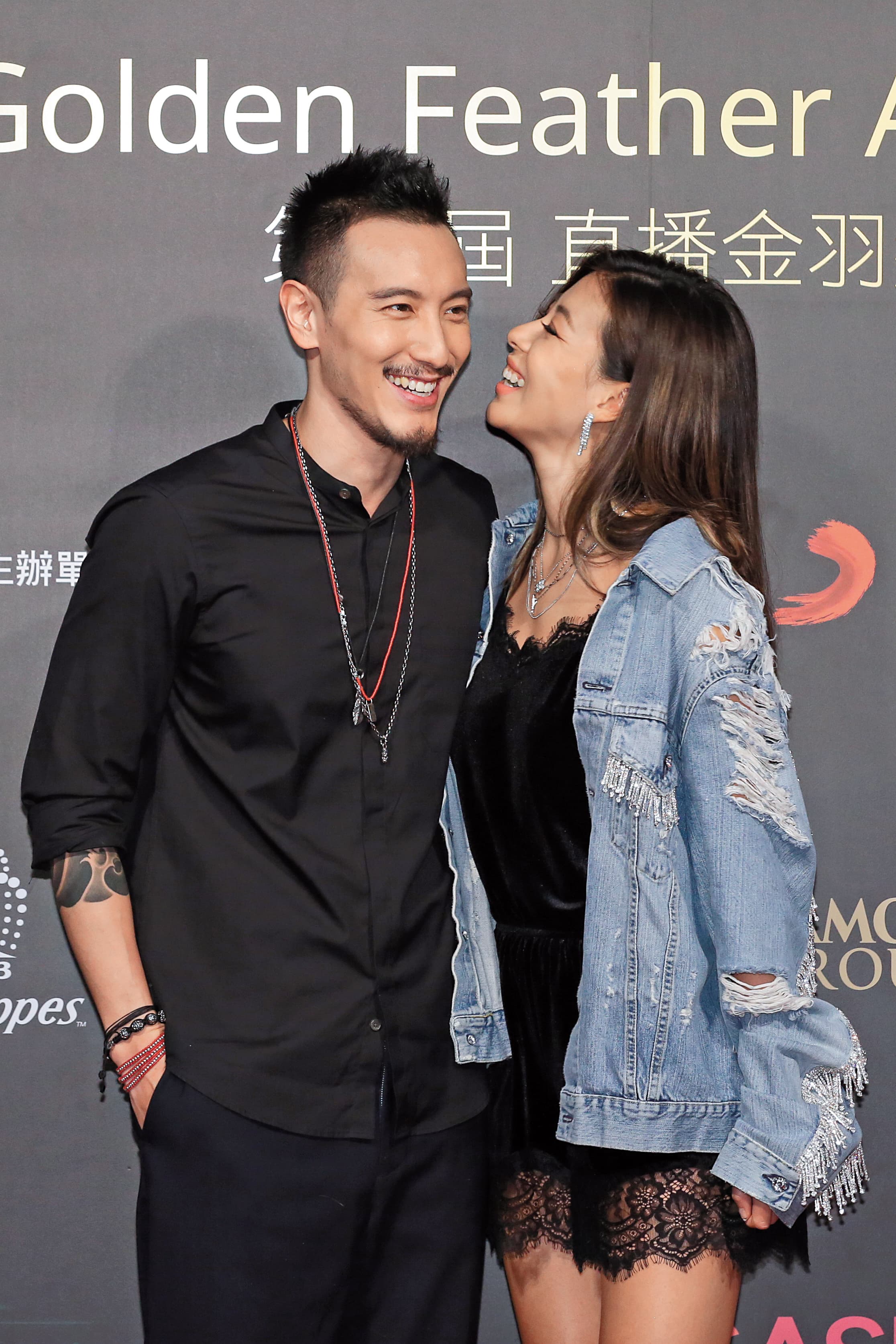 王陽明與老婆蔡詩芸,經常一起曬恩愛,也偶爾合體撈金。