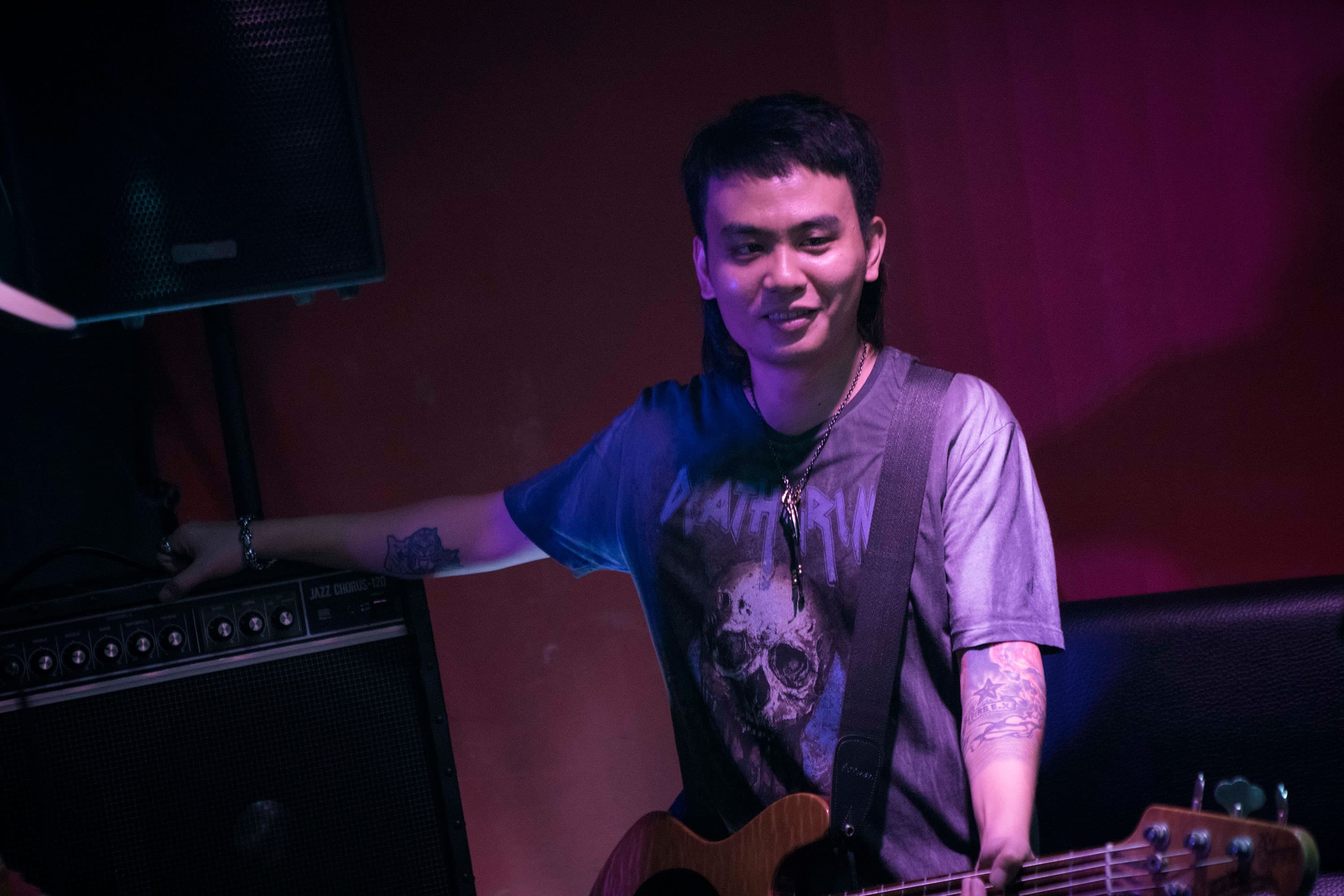 《搖滾樂殺人事件》找來許多音樂人演出,其中還有「滅火器」主唱楊大正。(星泰娛樂提供)