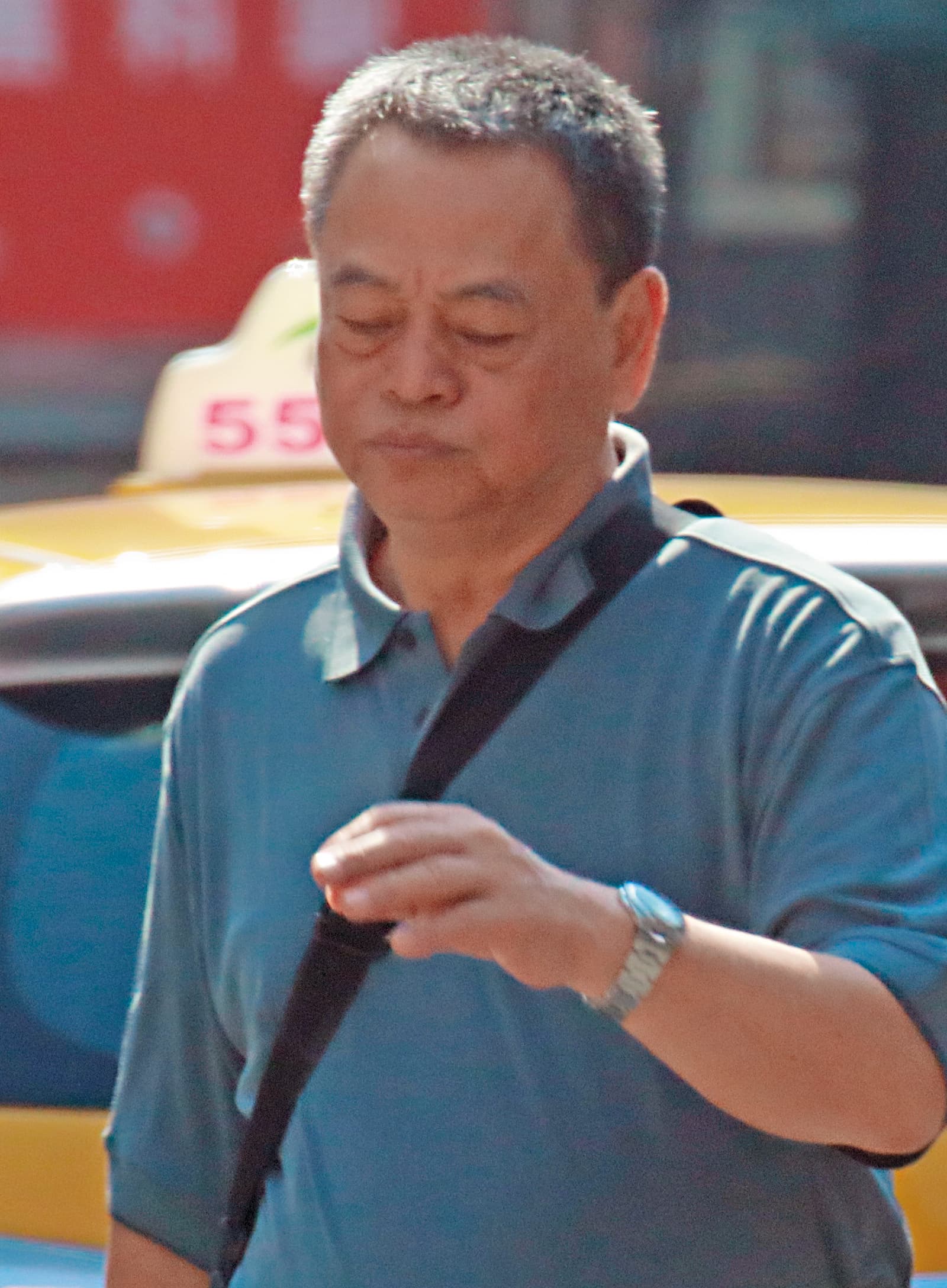 7月7日下午,王正立從台北市天母住家開著賓士雙門跑車,到新北市新店一棟大廈,待了2個多小時。