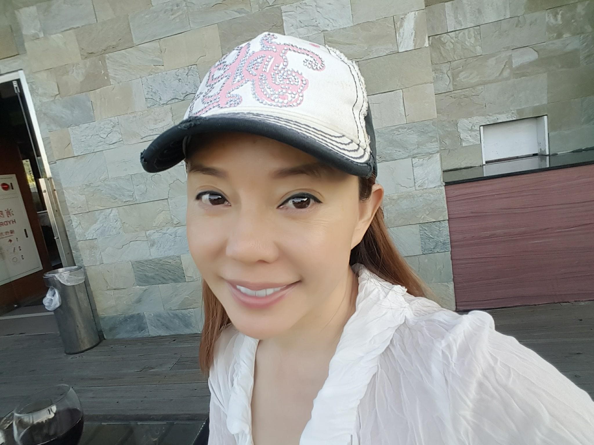 狄鶯的兒子孫安佐在美涉嫌恐攻,狄鶯的姊姊狄玫多次替家人說話。(翻攝自狄鶯臉書)