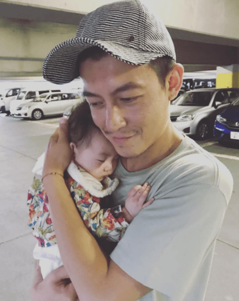 陳冠希生女之後,斷絕身邊緋聞專心當奶爸。(翻攝自陳冠希臉書)