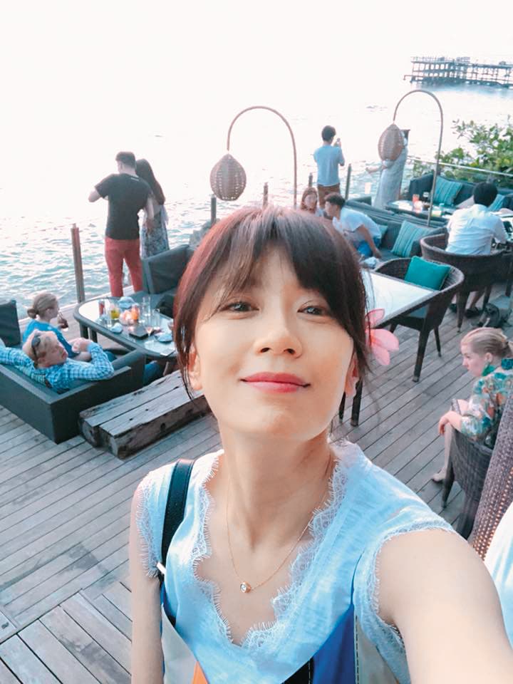 賈靜雯懷孕生大女兒前,當時的老公孫志浩就載辣妹出遊,這椿婚姻沒多久宣告破裂。(翻攝賈靜雯臉書)