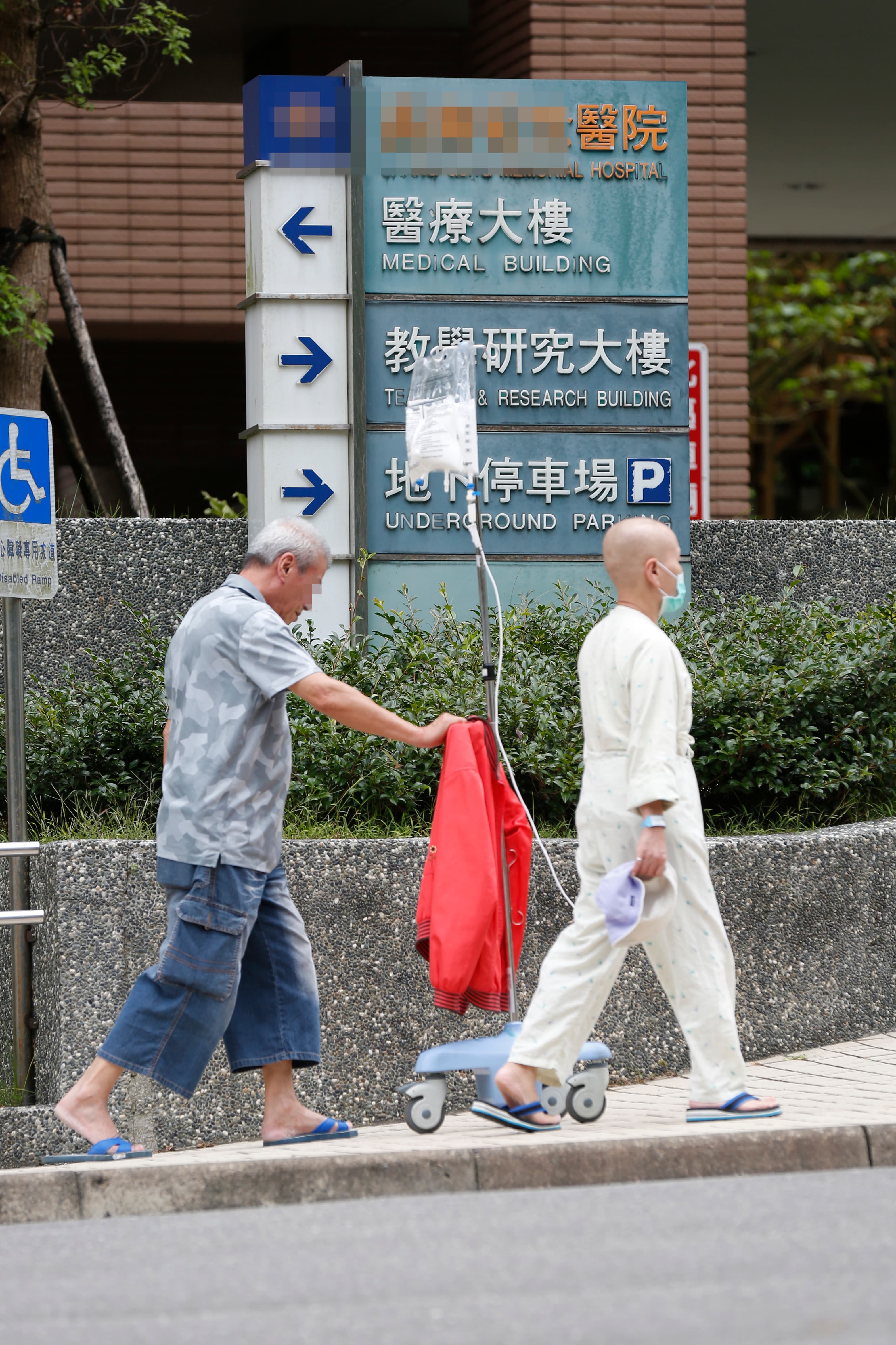想轉嫁因意外或生病住院的支出，可善用便宜的定期醫療險附約。