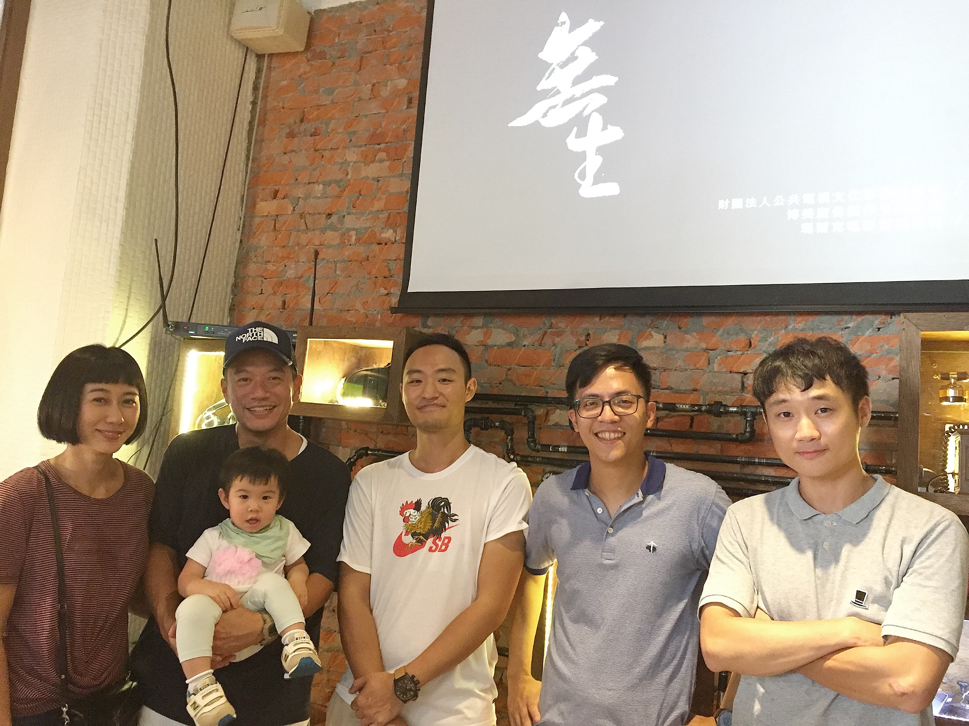 公視新戲《無生》由新銳導演李原僑、張凱淯執導。日前,該劇舉行粉絲見面會,男主角張翰全家出席。(公視提供)