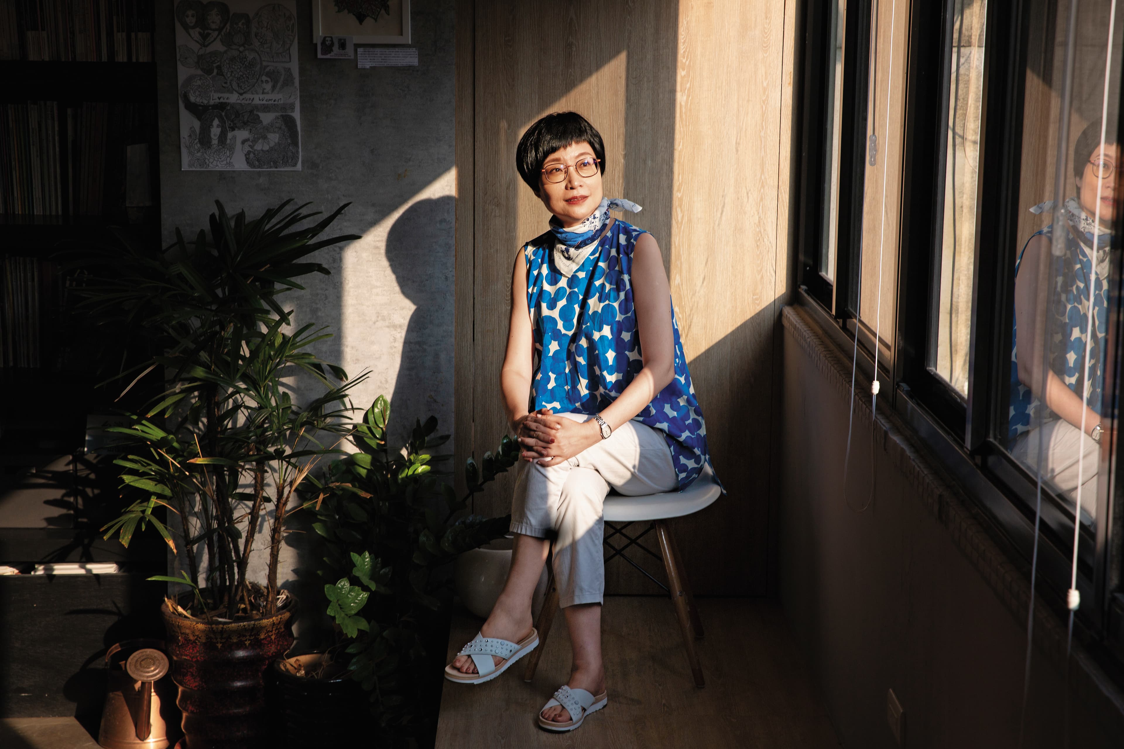 57歲的張曼娟單身,但她說那也意味著獨立自主,「我們都花了太多時間思考等待別人替我們做什麼,但那其實是一種生命的浪費。」