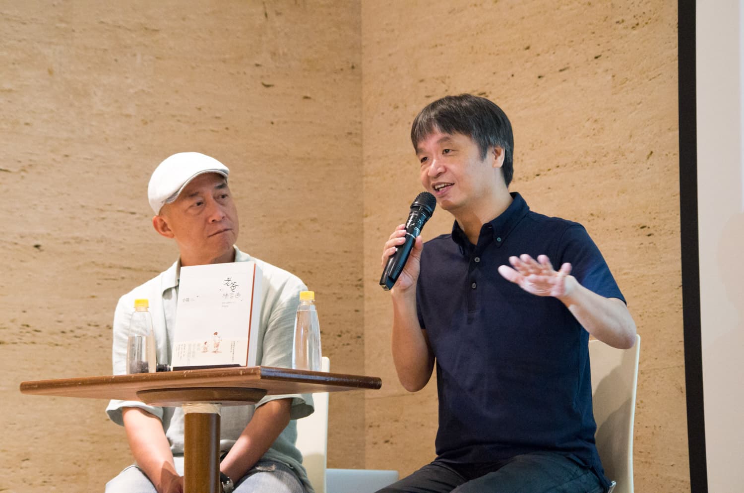 小莊與黃健和都認為發展個人風格很重要,但也要被讀者認同。(周文凱攝)
