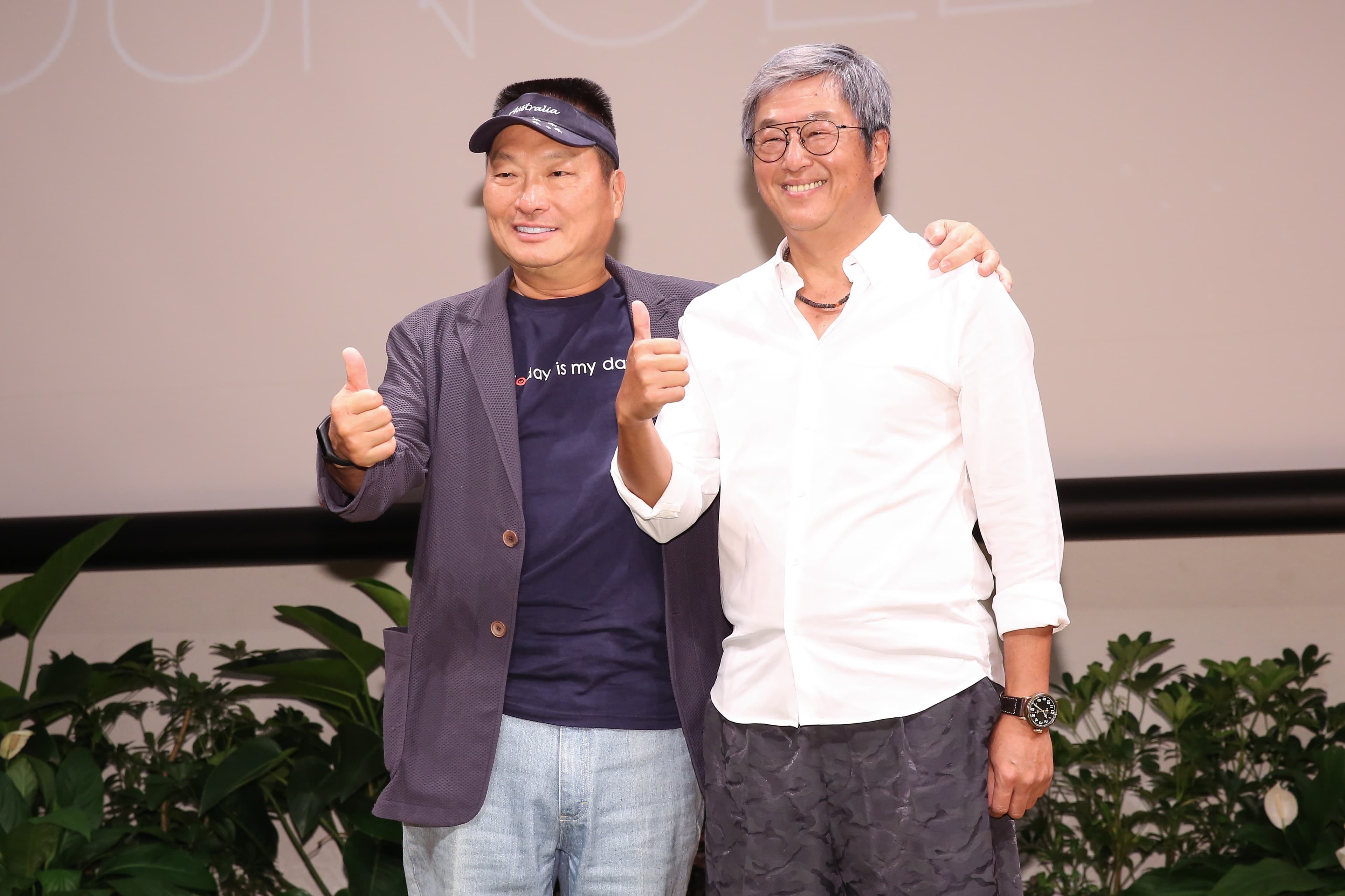 王偉忠與王令麟出席海選活動。